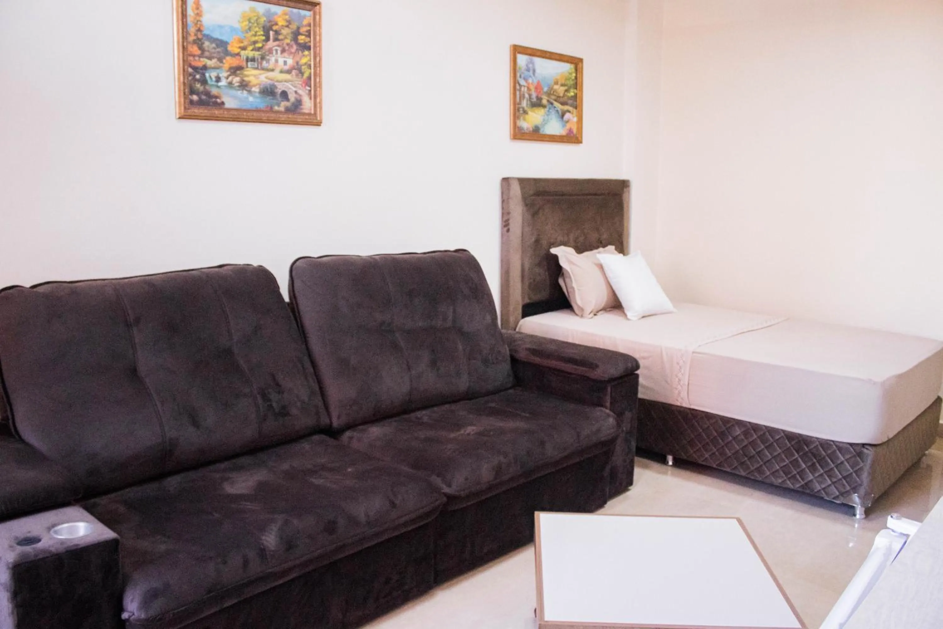 Living room, Bed in Liebling Hotel Ciudad del Este