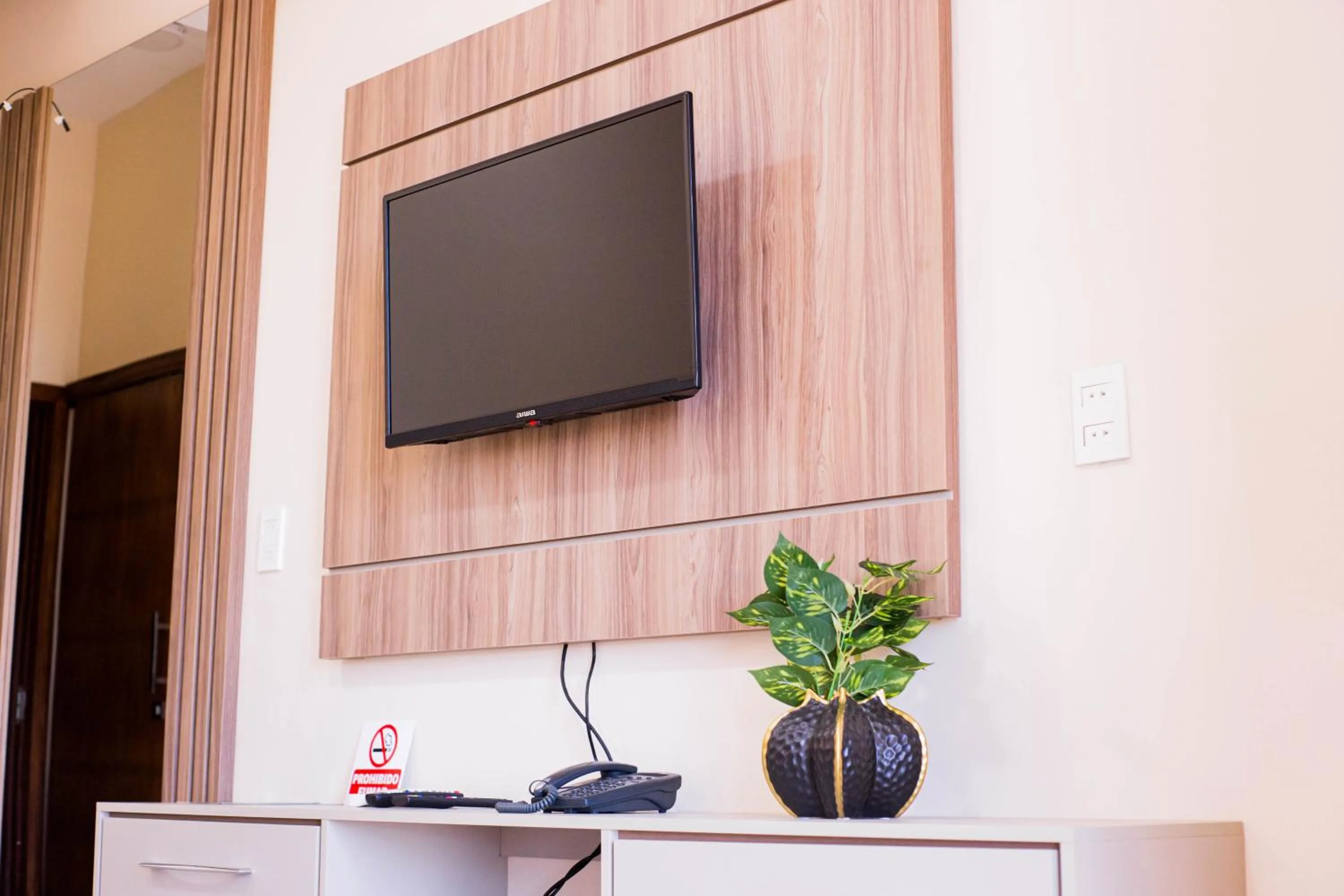 Communal lounge/ TV room in Liebling Hotel Ciudad del Este