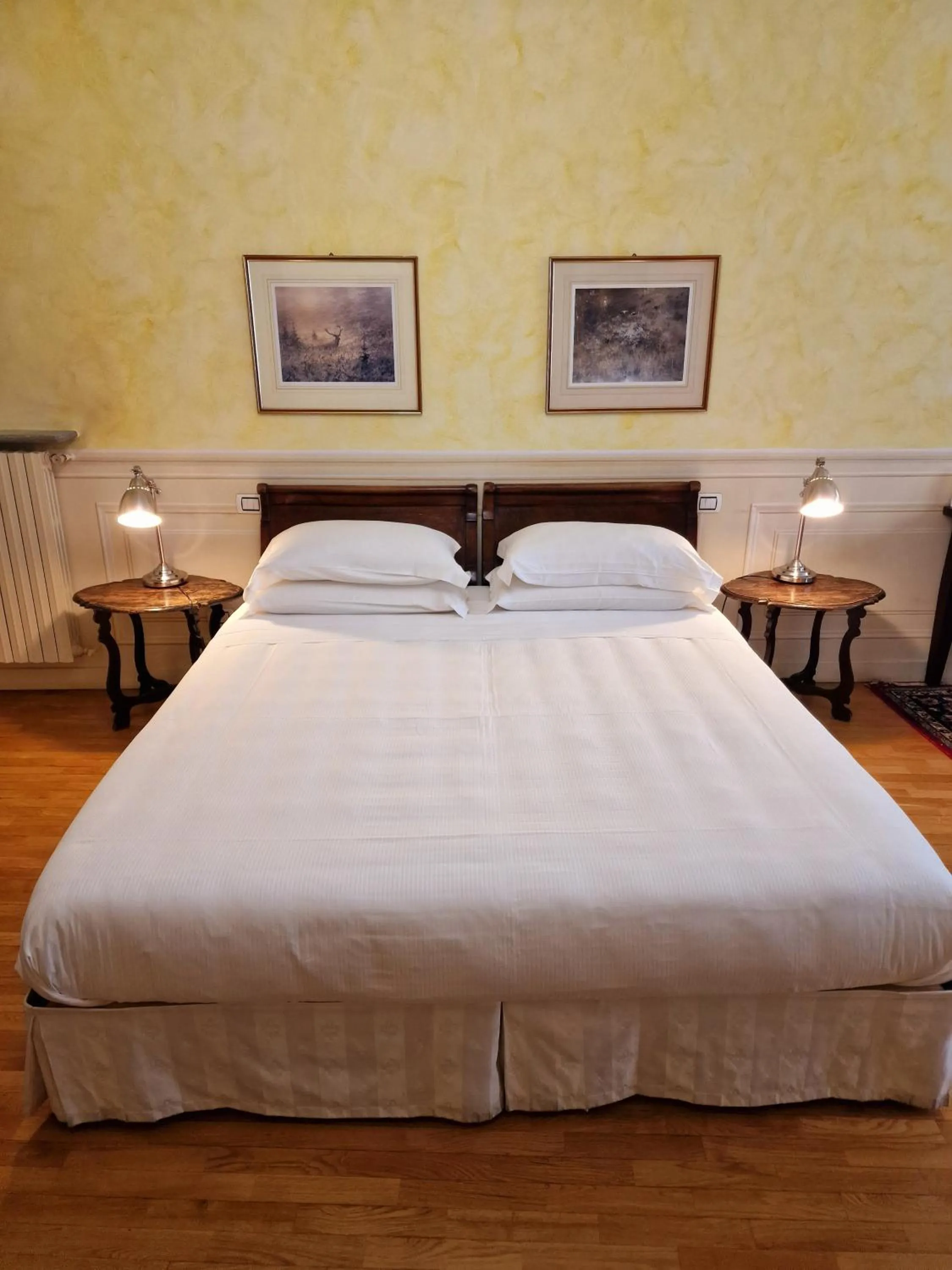 Photo of the whole room, Bed in Relais Vimercati