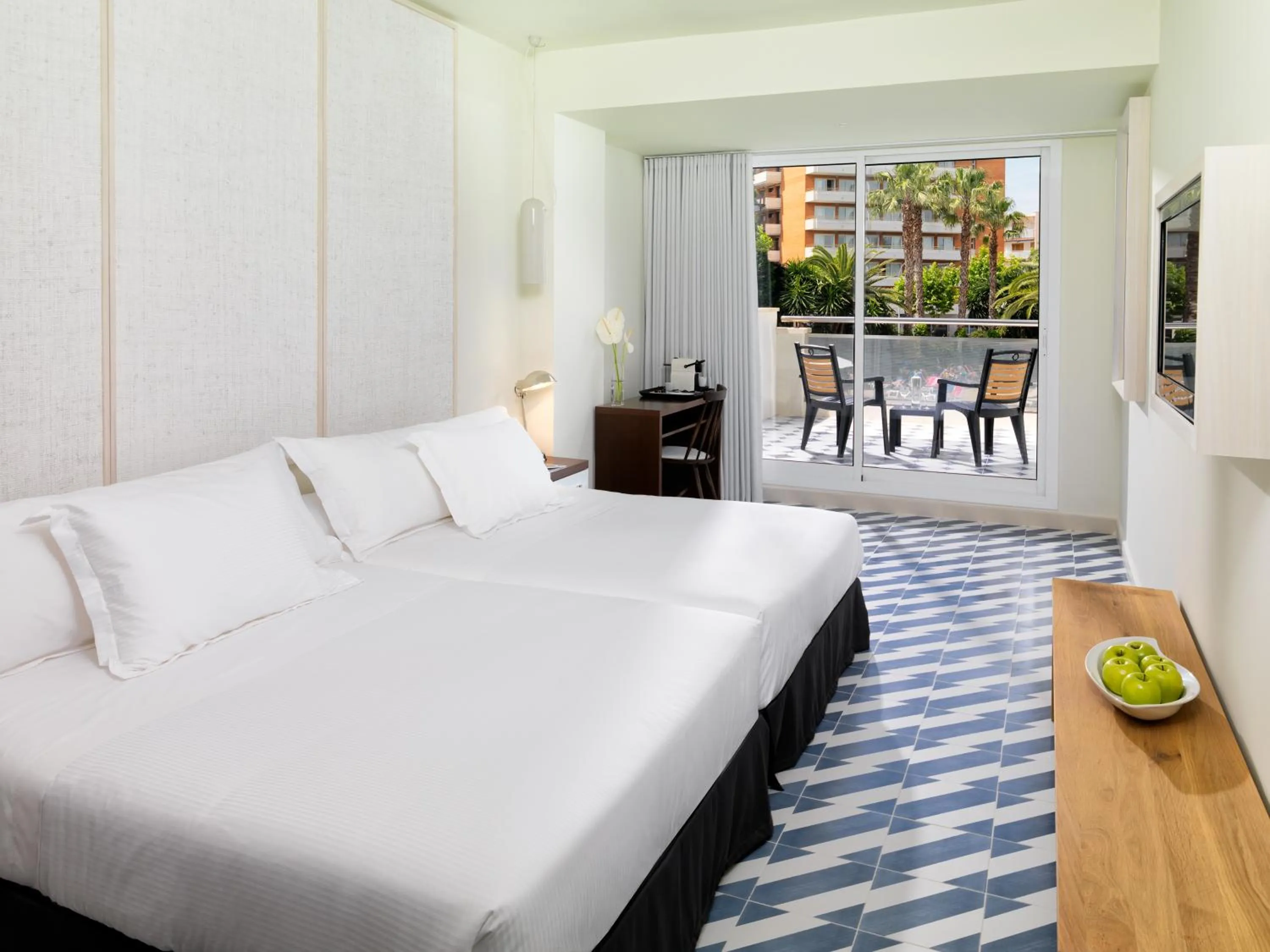 Photo of the whole room, Bed in H10 Vintage Salou - Adults Only