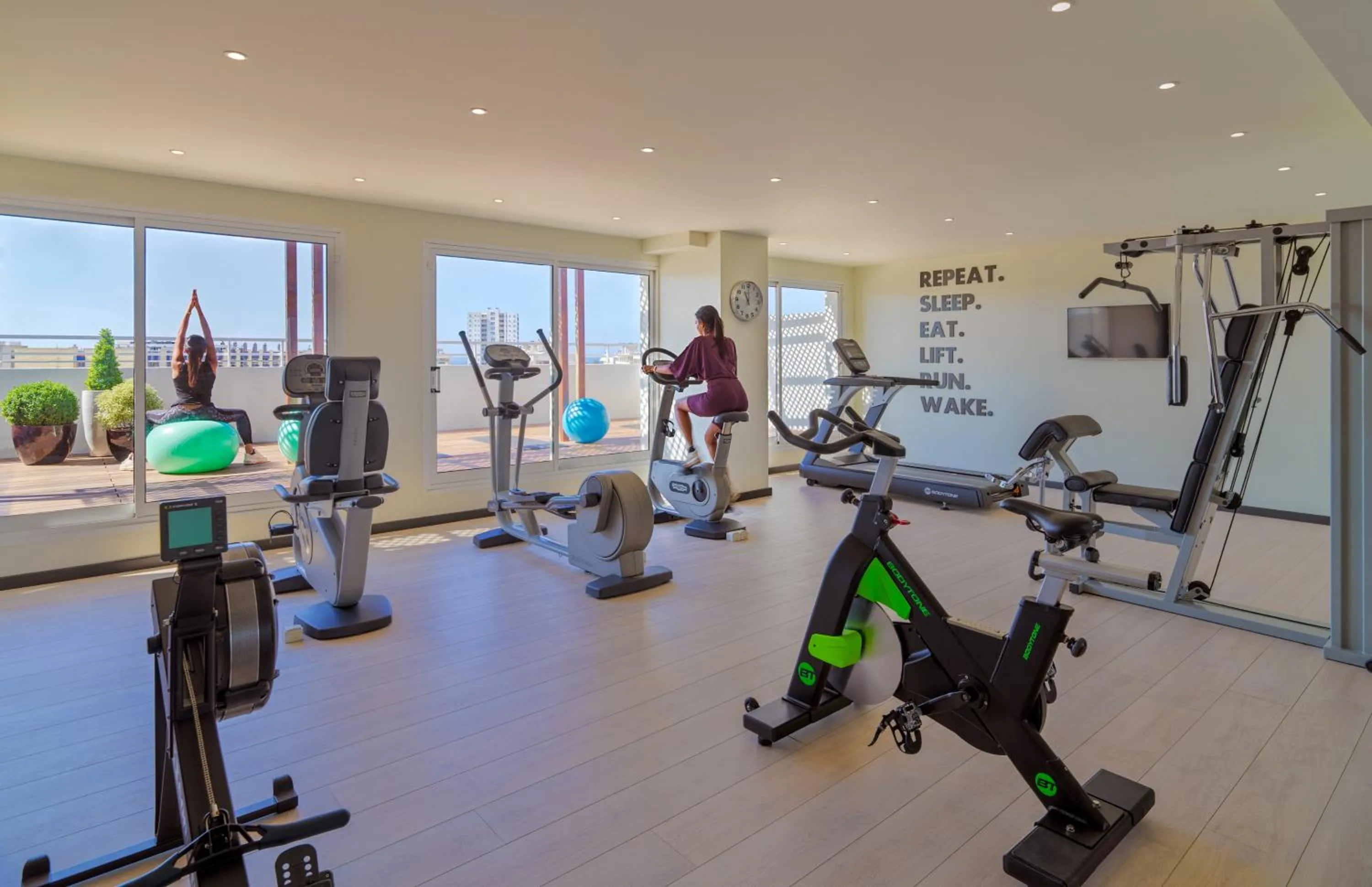 Fitness centre/facilities in H10 Vintage Salou - Adults Only