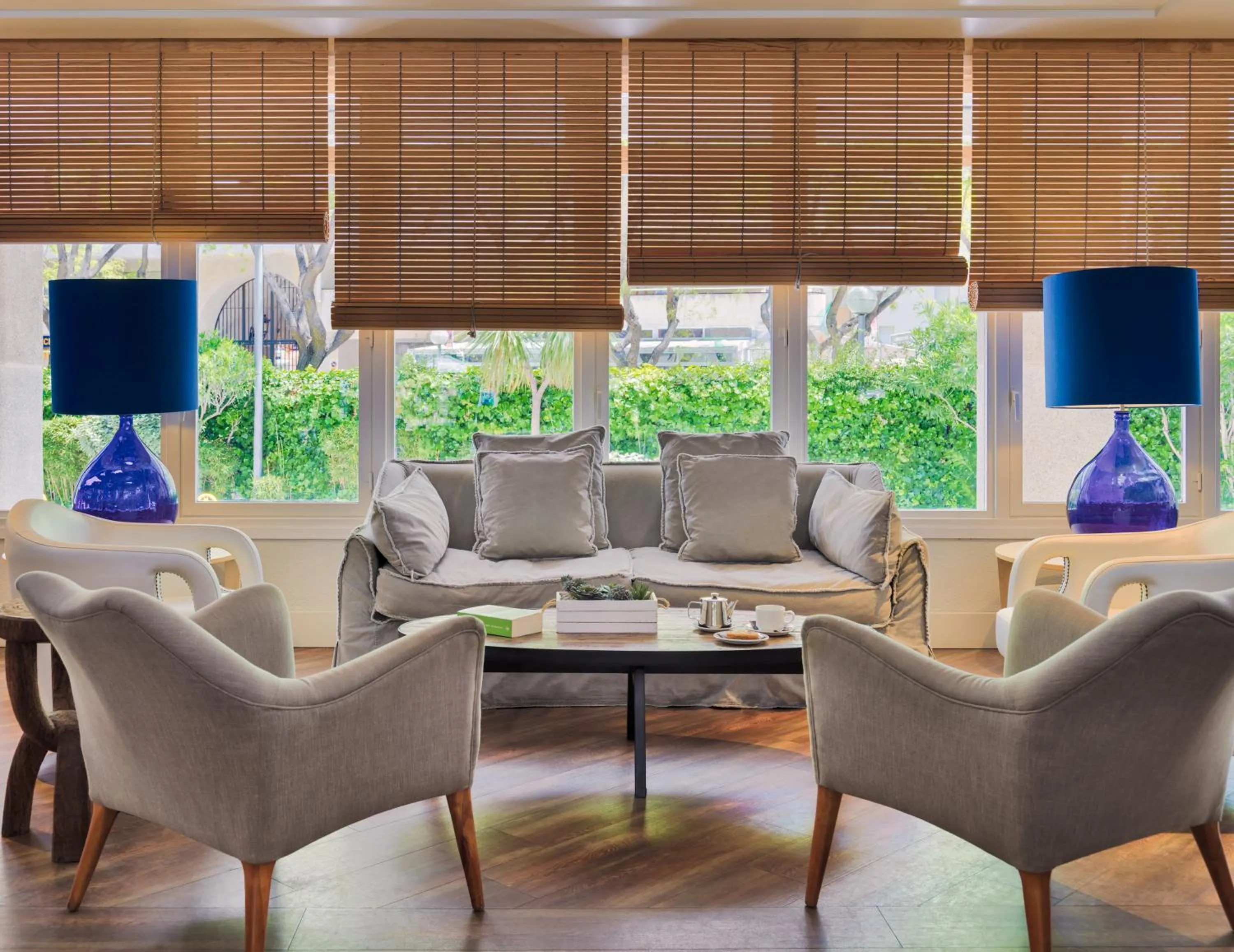 Lounge or bar in H10 Vintage Salou - Adults Only