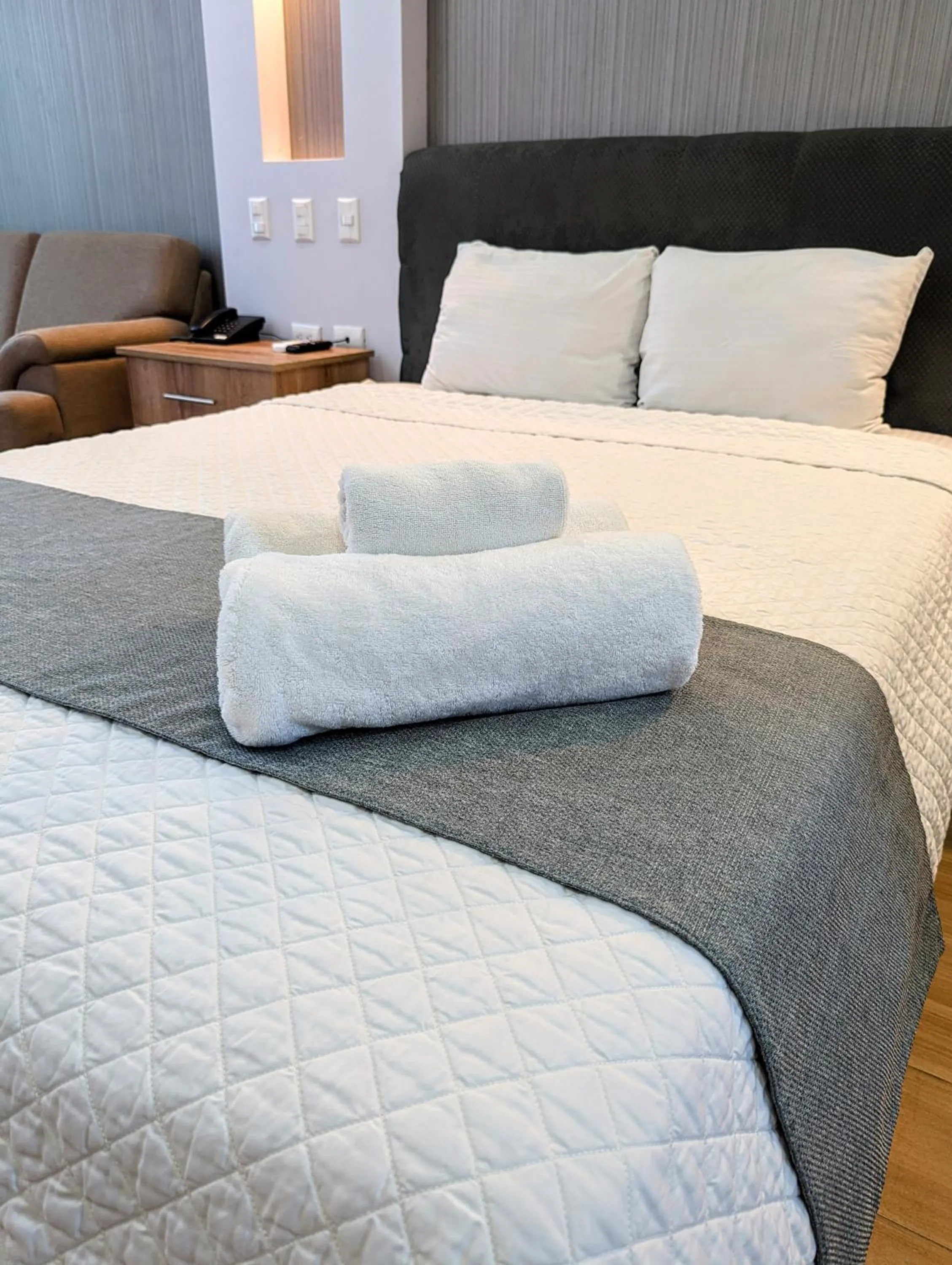 Bedroom, Bed in Hotel Cayuga