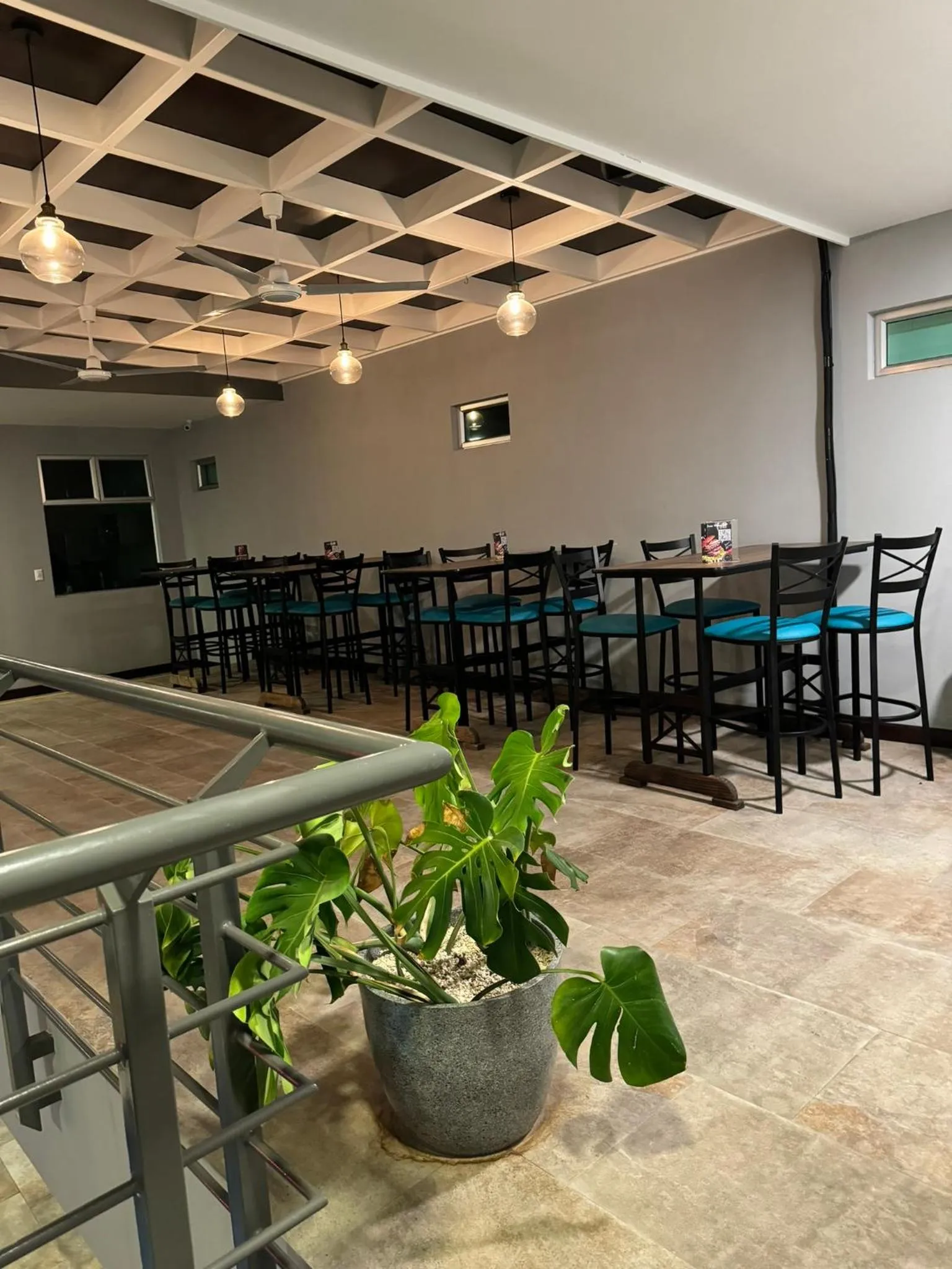 Restaurant/places to eat in Hotel Cayuga