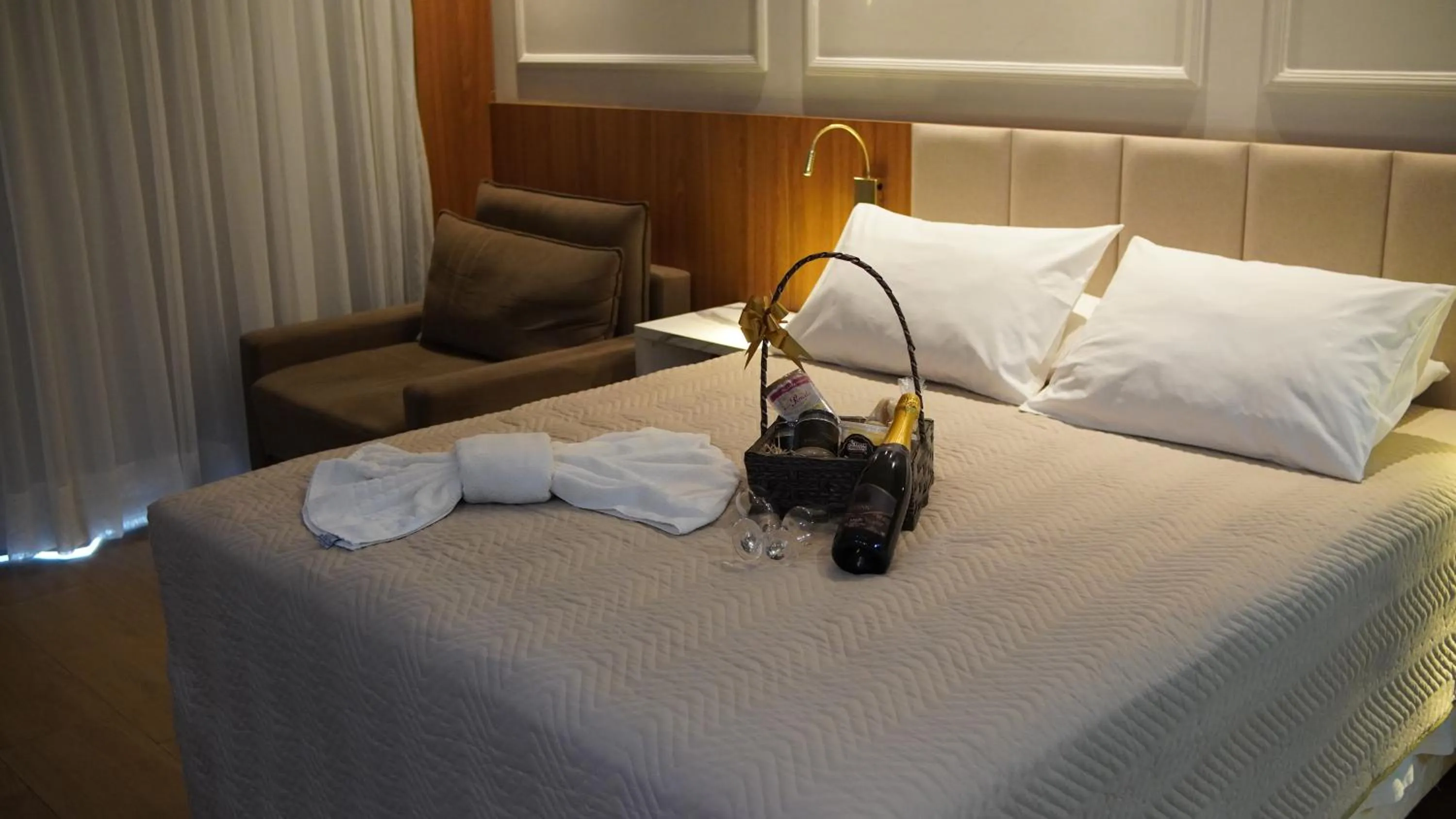 Bed in Hotel Titanic Penedo