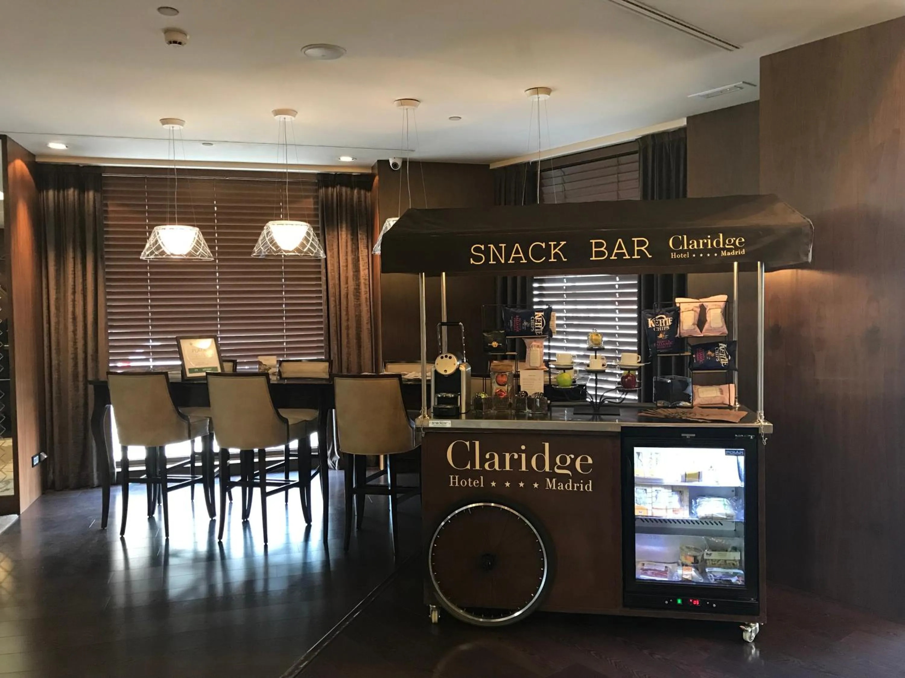Restaurant/places to eat in Claridge Madrid