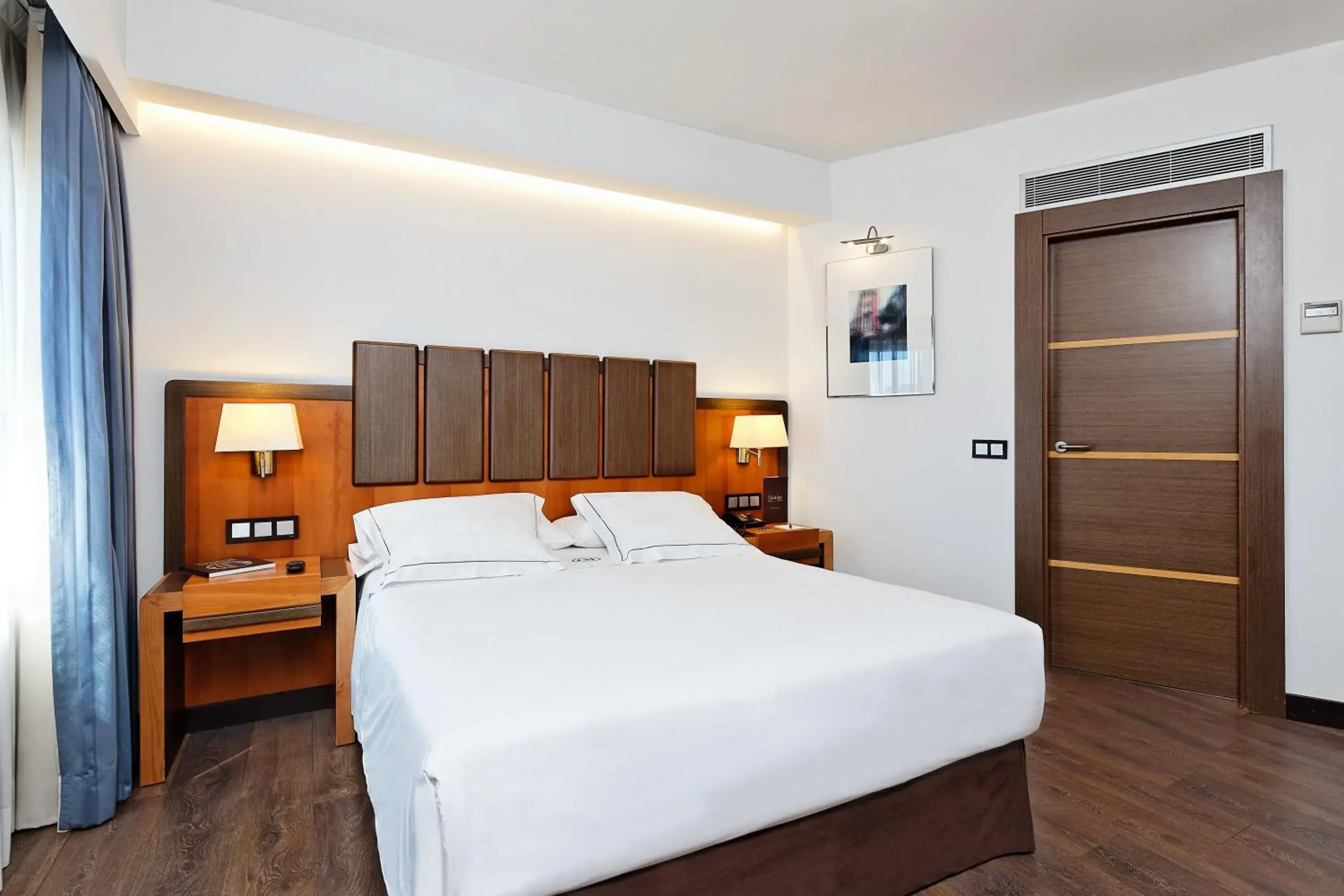 Double or Twin Room with Parking in Claridge Madrid Double or Twin Room with Parking in Claridge Madrid