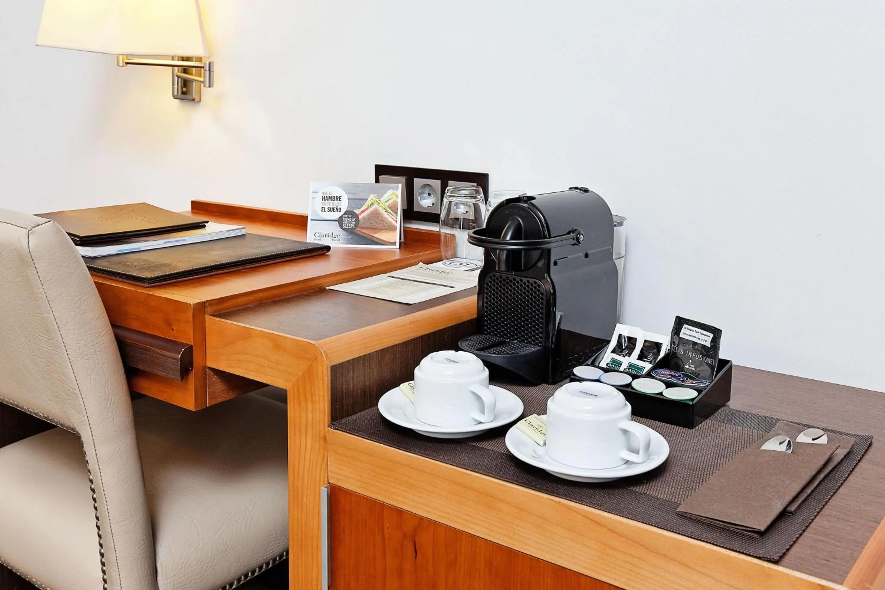 Coffee/tea facilities in Claridge Madrid