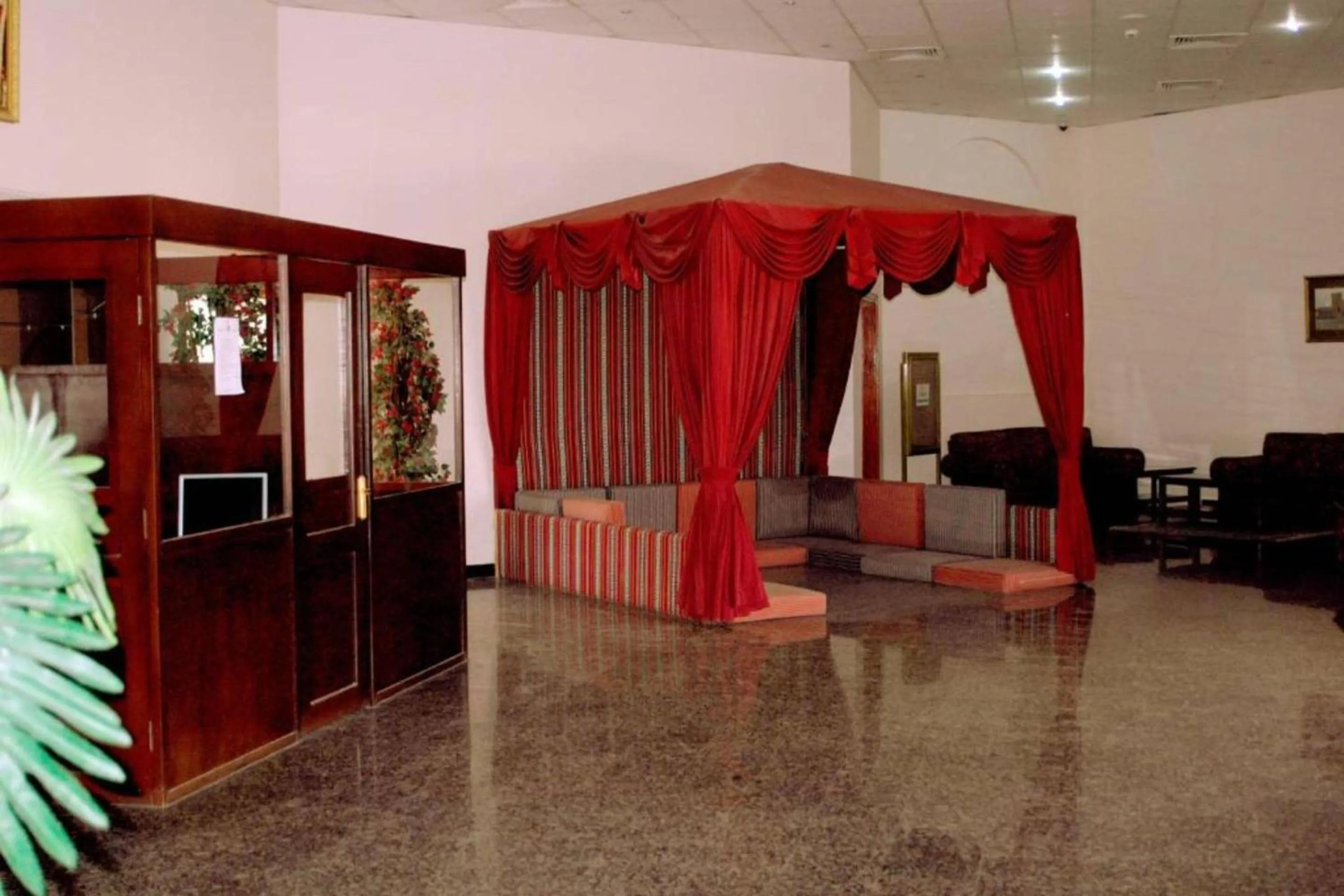 Lobby or reception in OYO 142 Al Sharqiya Sands Hotel