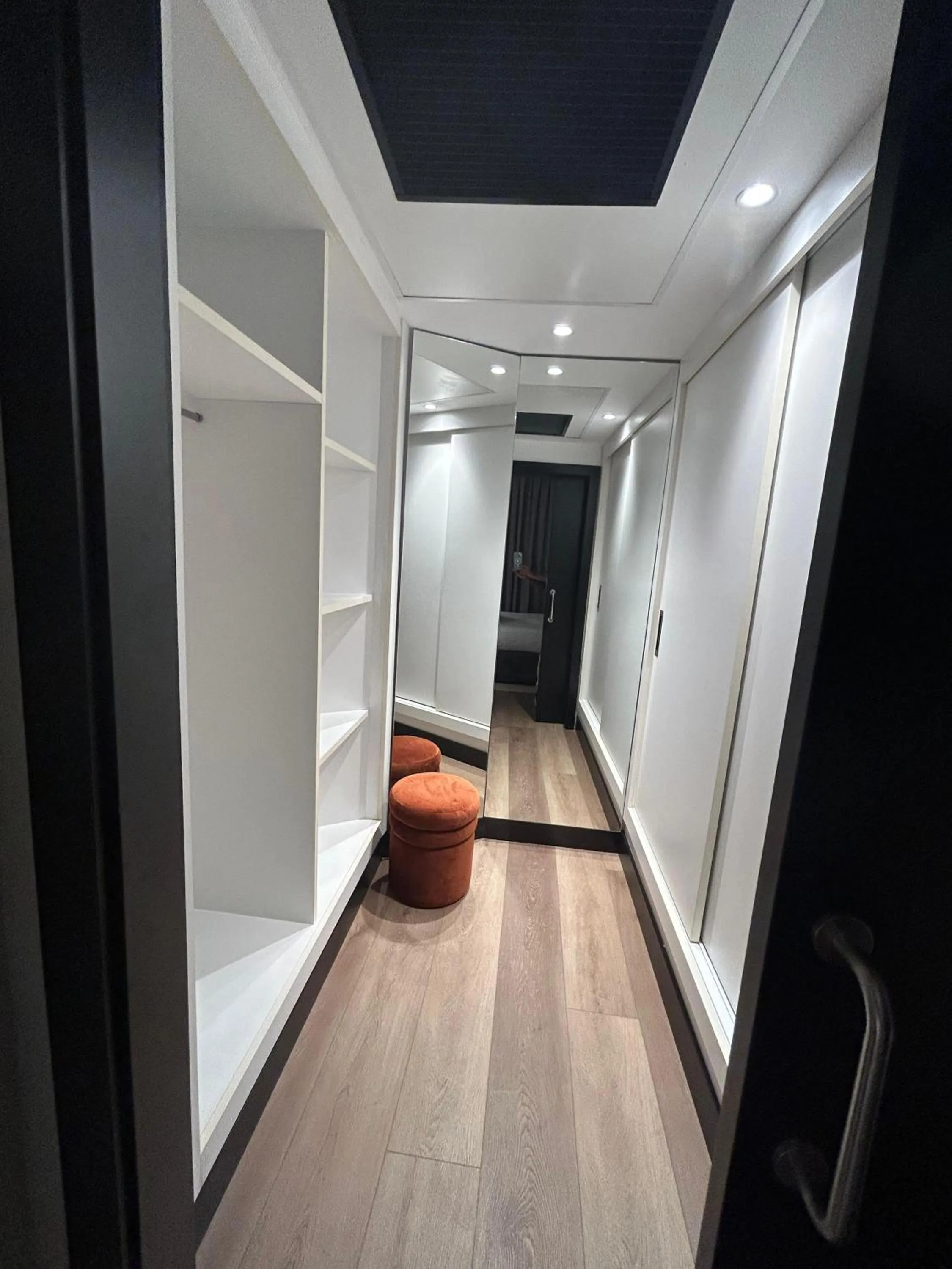 wardrobe in Hotel Dimar