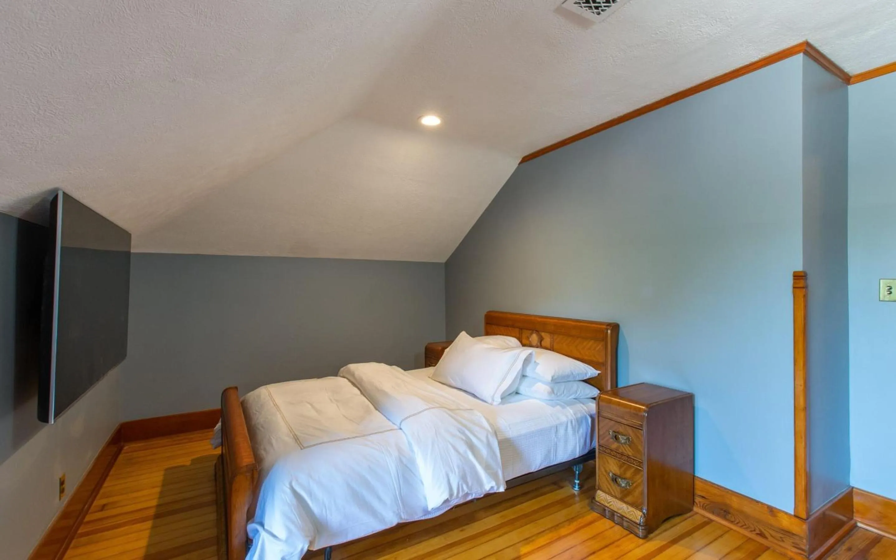 Bed in Martha's Bed and Breakfast