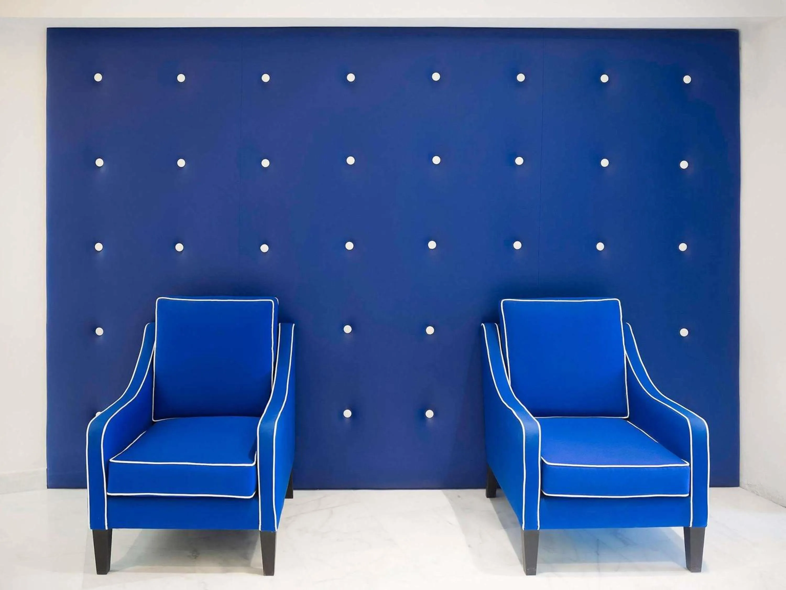 Property building in Hotel Mercure Jardines de Albia