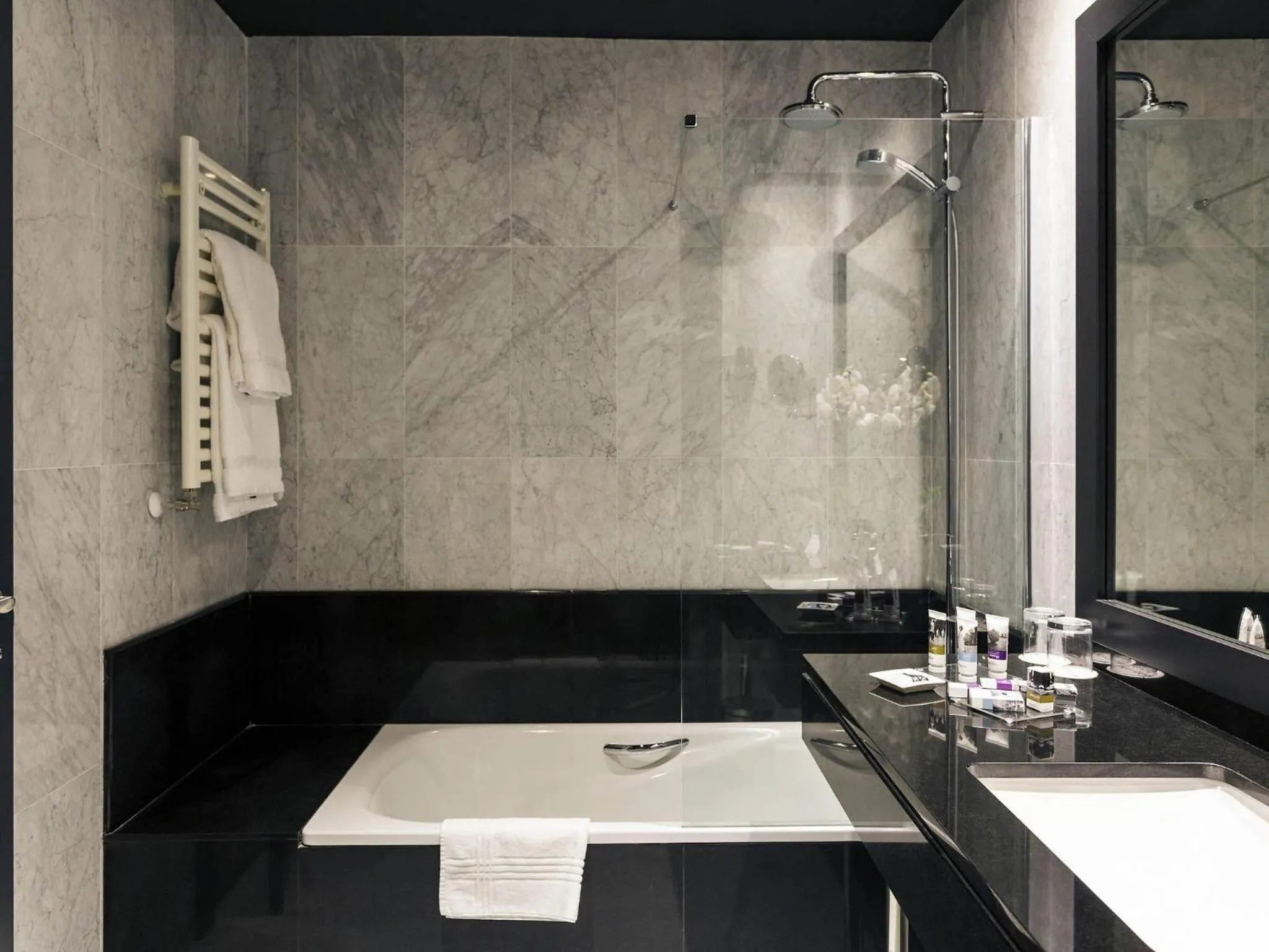 Bedroom in Hotel Mercure Jardines de Albia