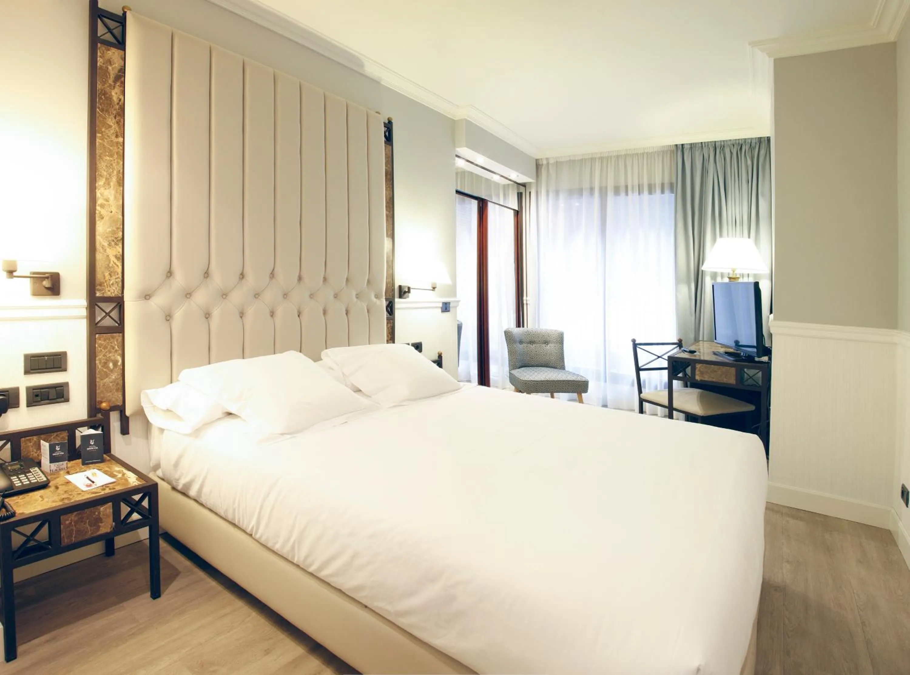 Photo of the whole room, Bed in Hotel Gran Via