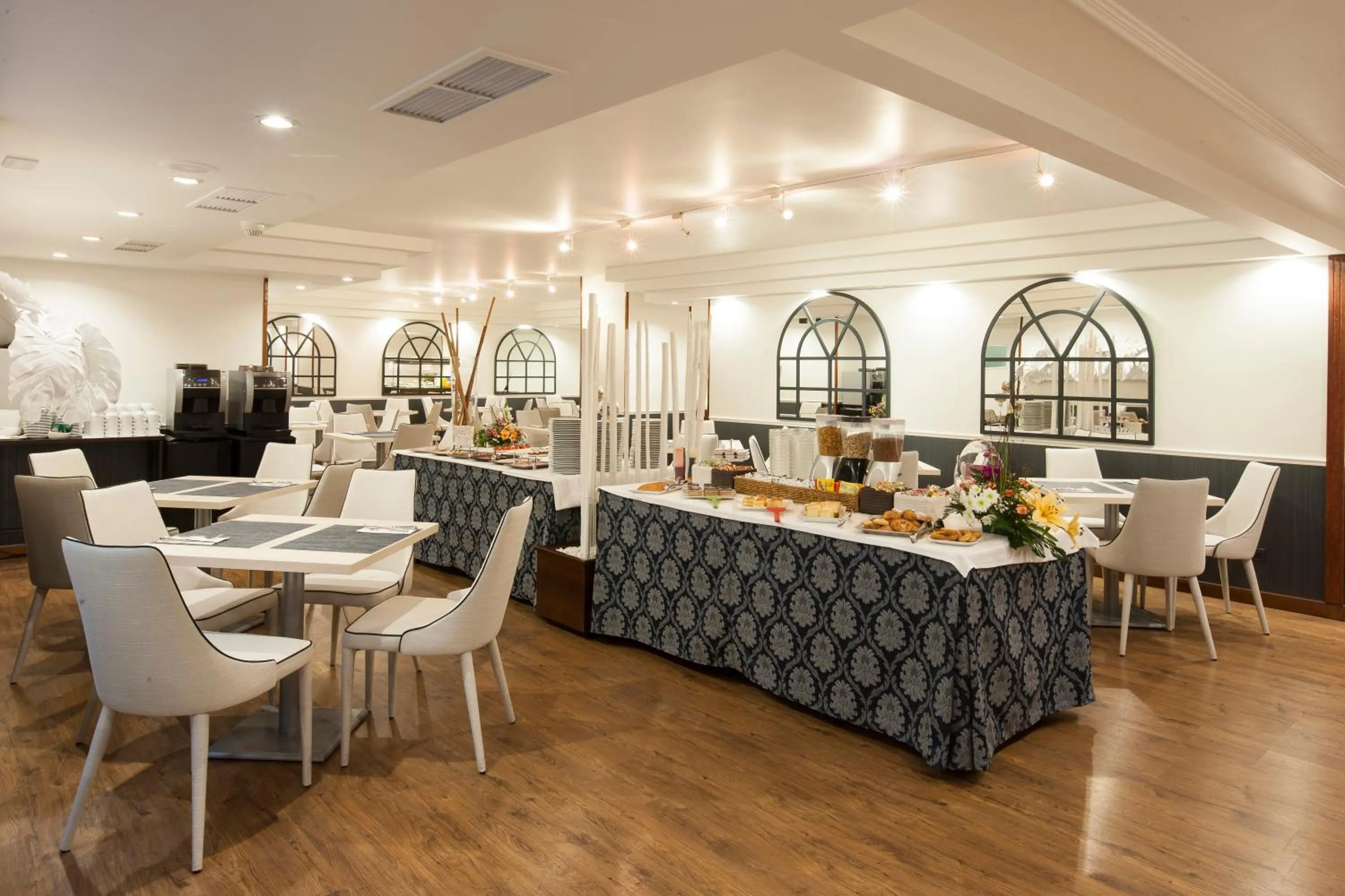 Restaurant/places to eat in Hotel Gran Via