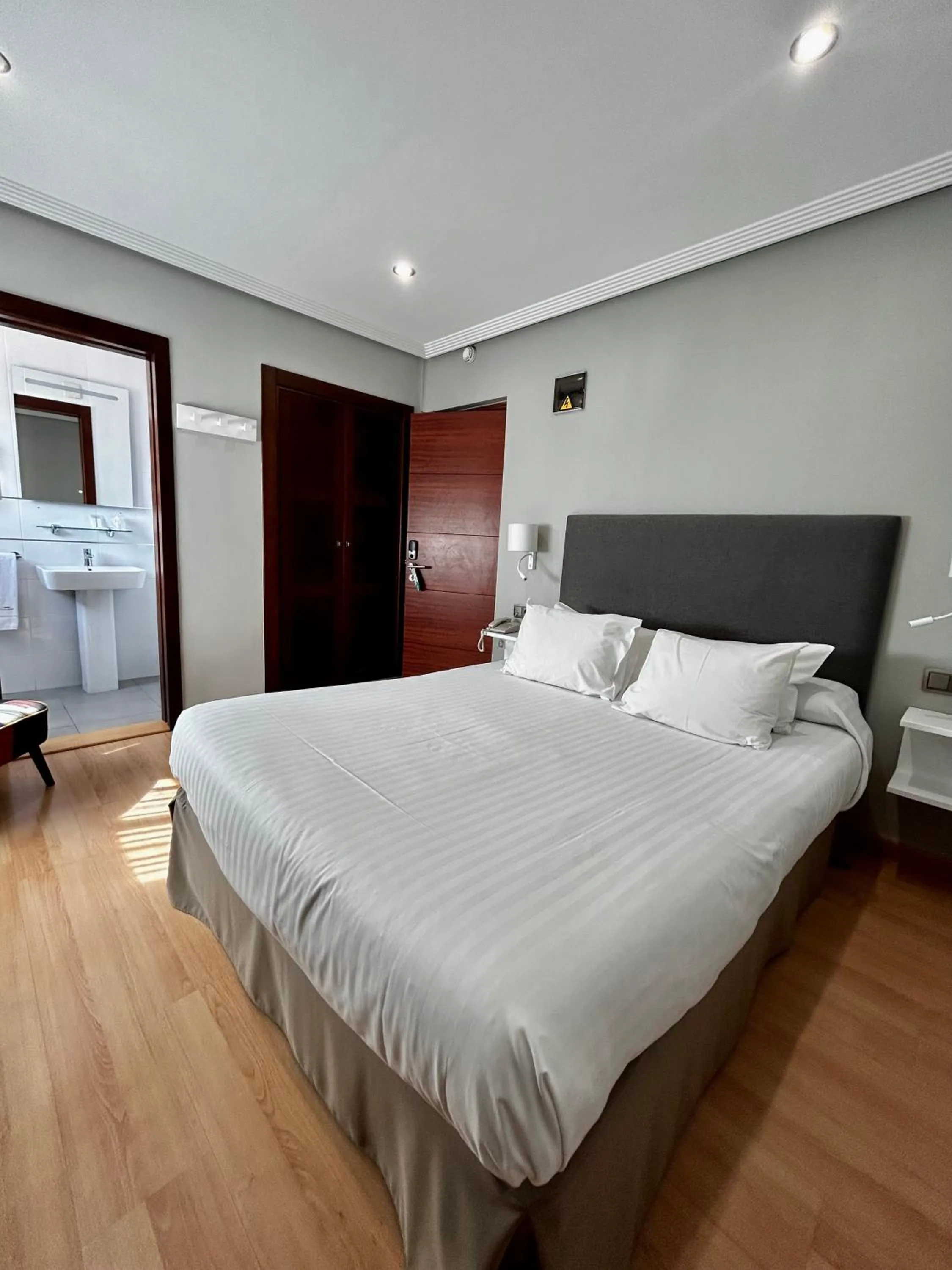 Photo of the whole room, Bed in Hotel Costasol