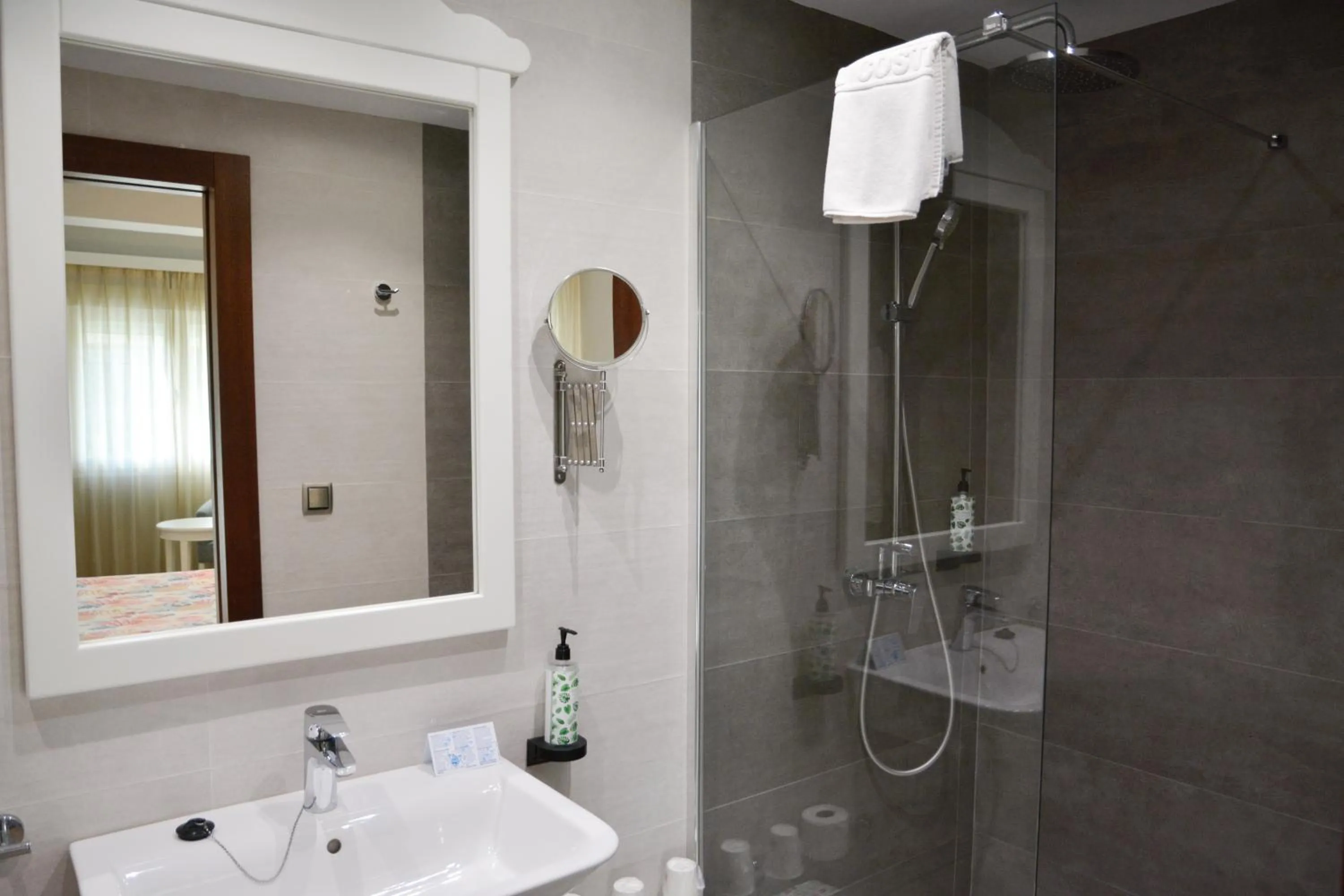 Shower in Hotel Costasol