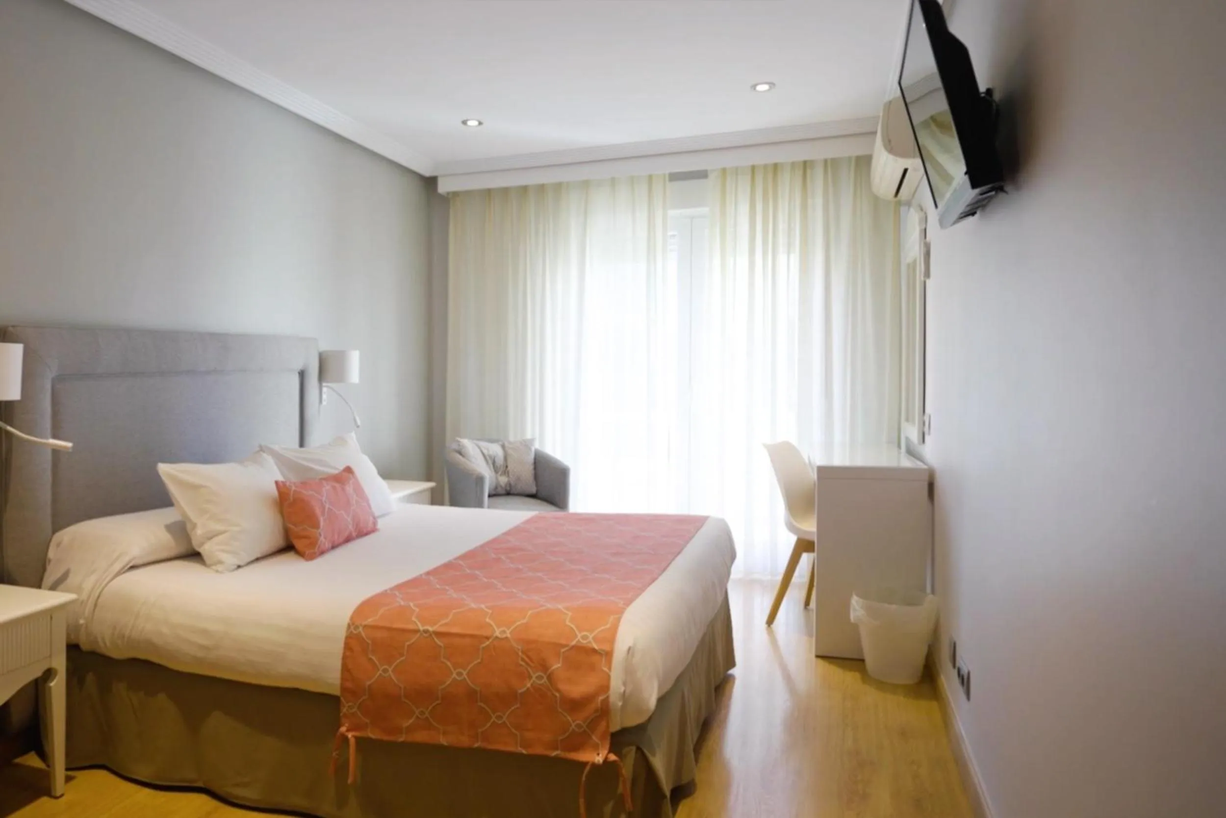 Photo of the whole room, Bed in Hotel Costasol