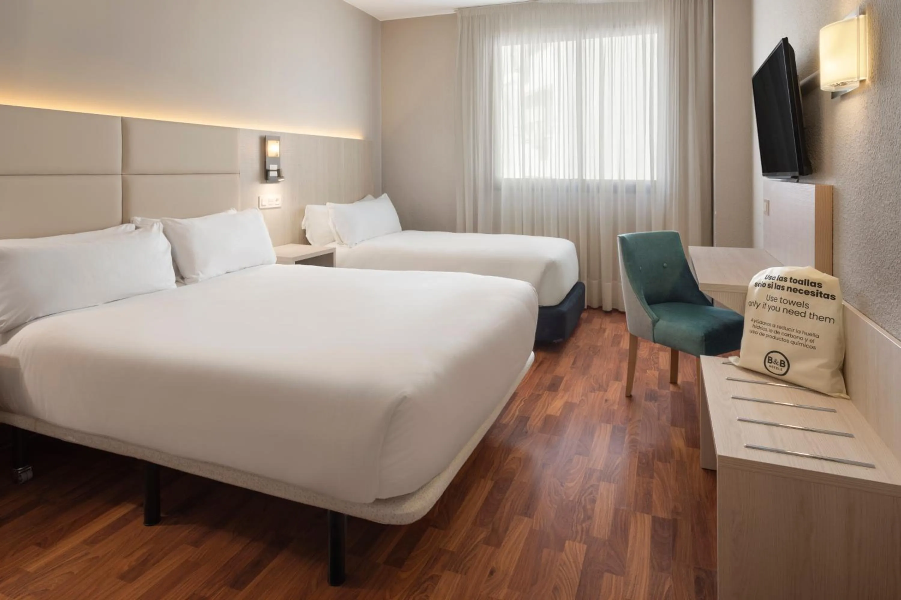 Bed in B&B HOTEL Zaragoza Royal