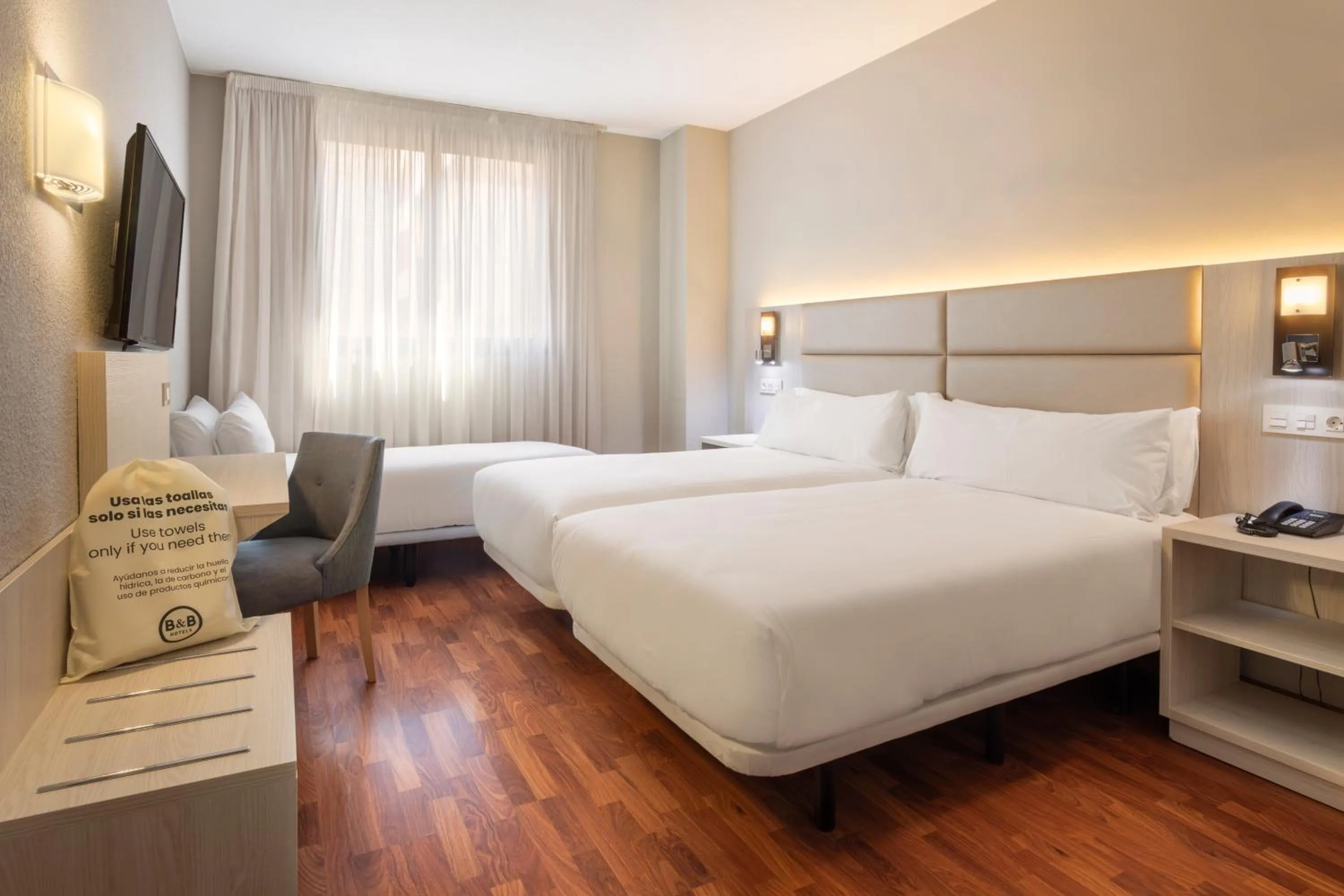 Bed in B&B HOTEL Zaragoza Royal