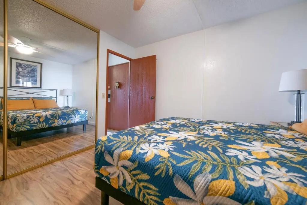 Bed in Stunning Maui Direct Ocean front on the beach, Walk to beach from Condo, Watch Turtles, Whales, AC in all rooms ocean view Pool and Spa