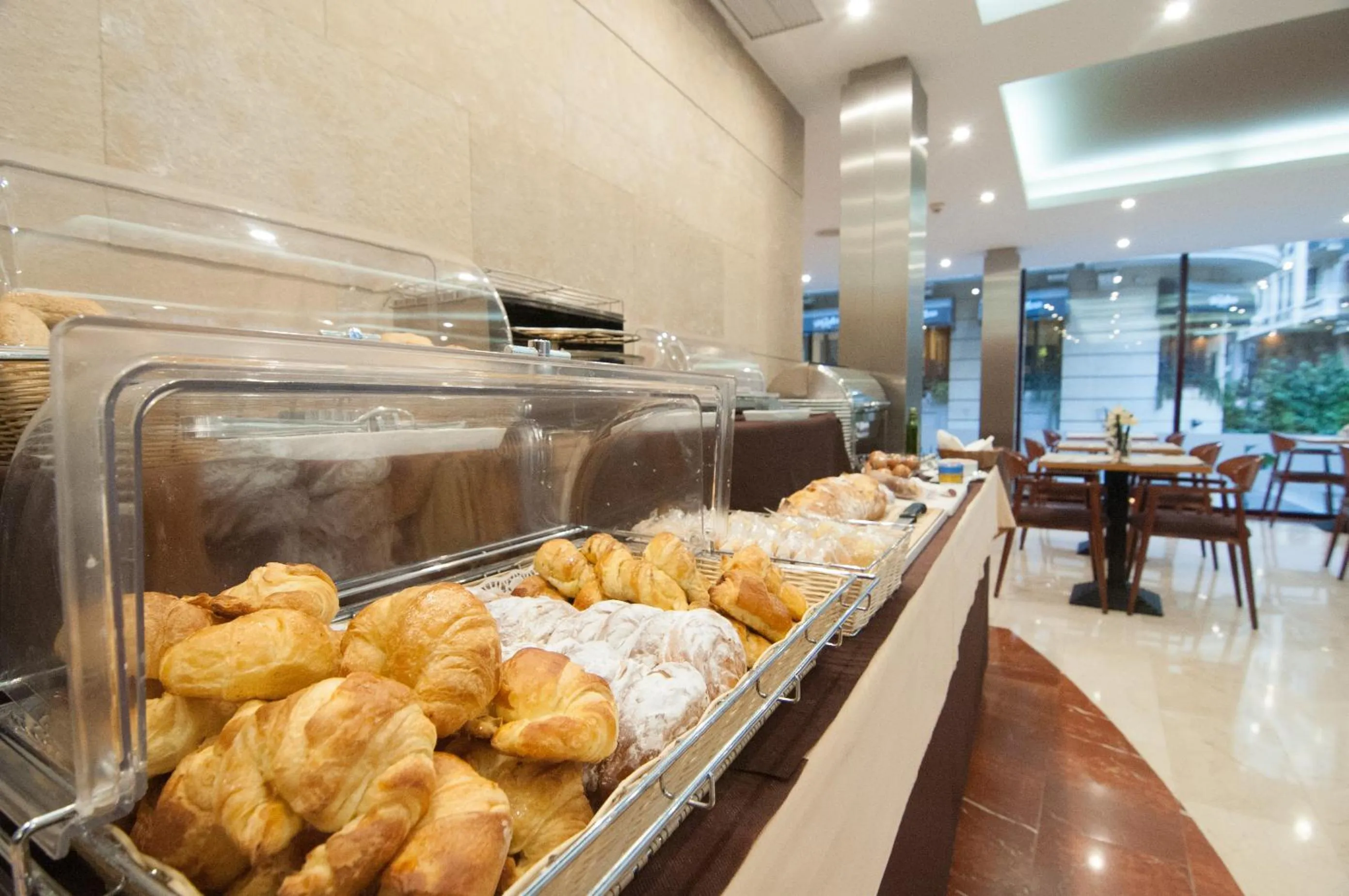 Breakfast in Hotel RH Sorolla Centro