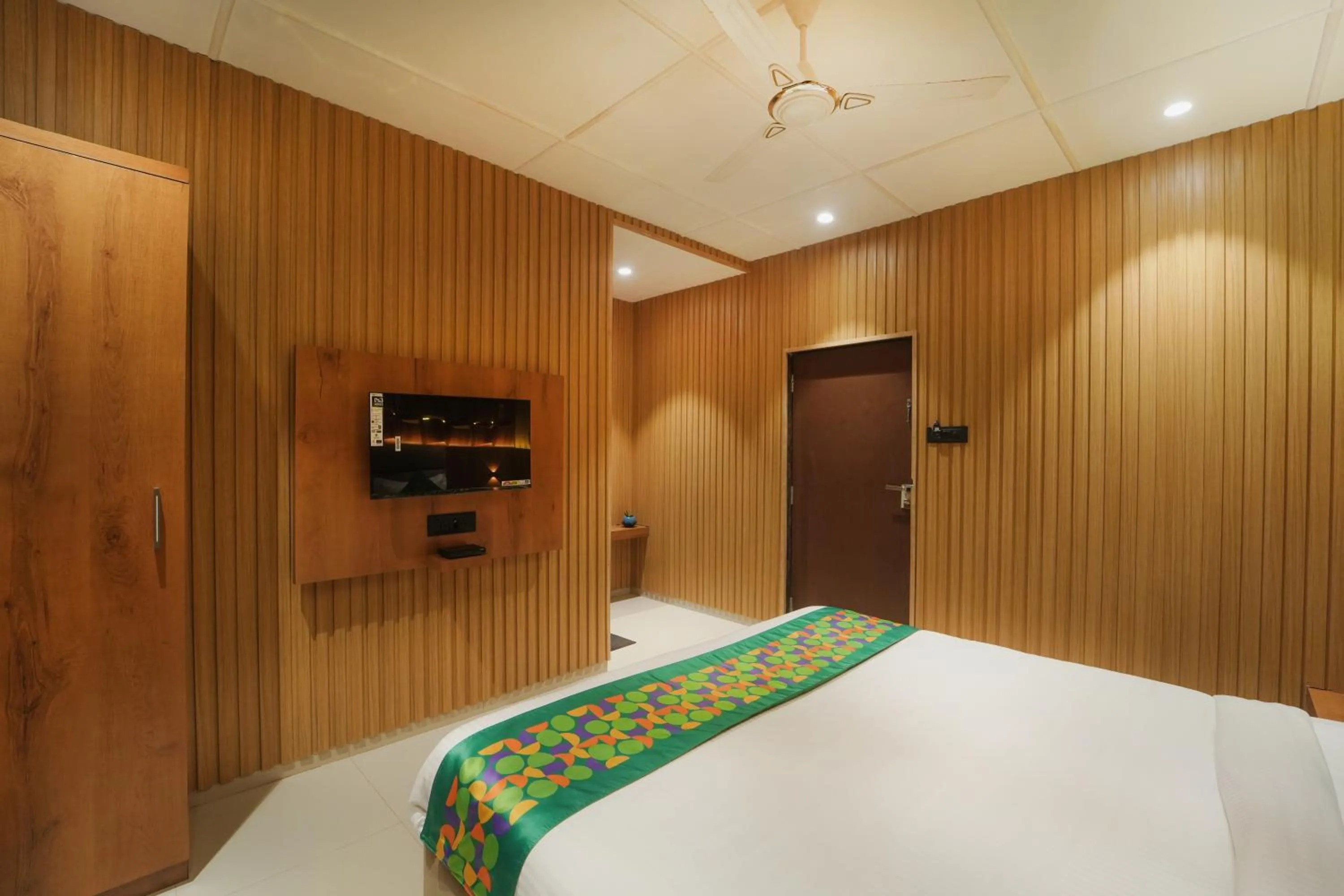 Bedroom, Bed in Treebo Iceberg