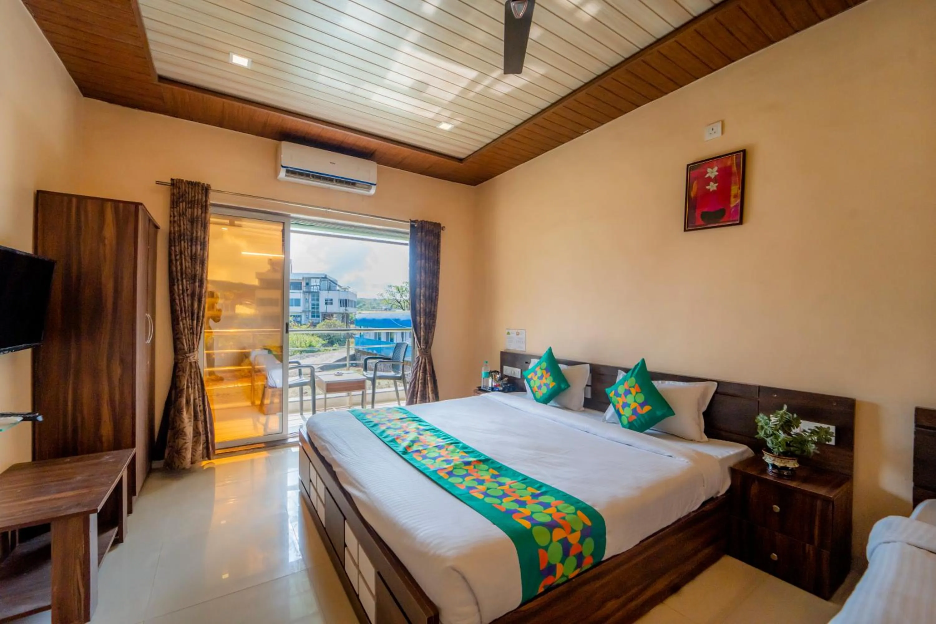 Bedroom, Bed in Treebo Iceberg