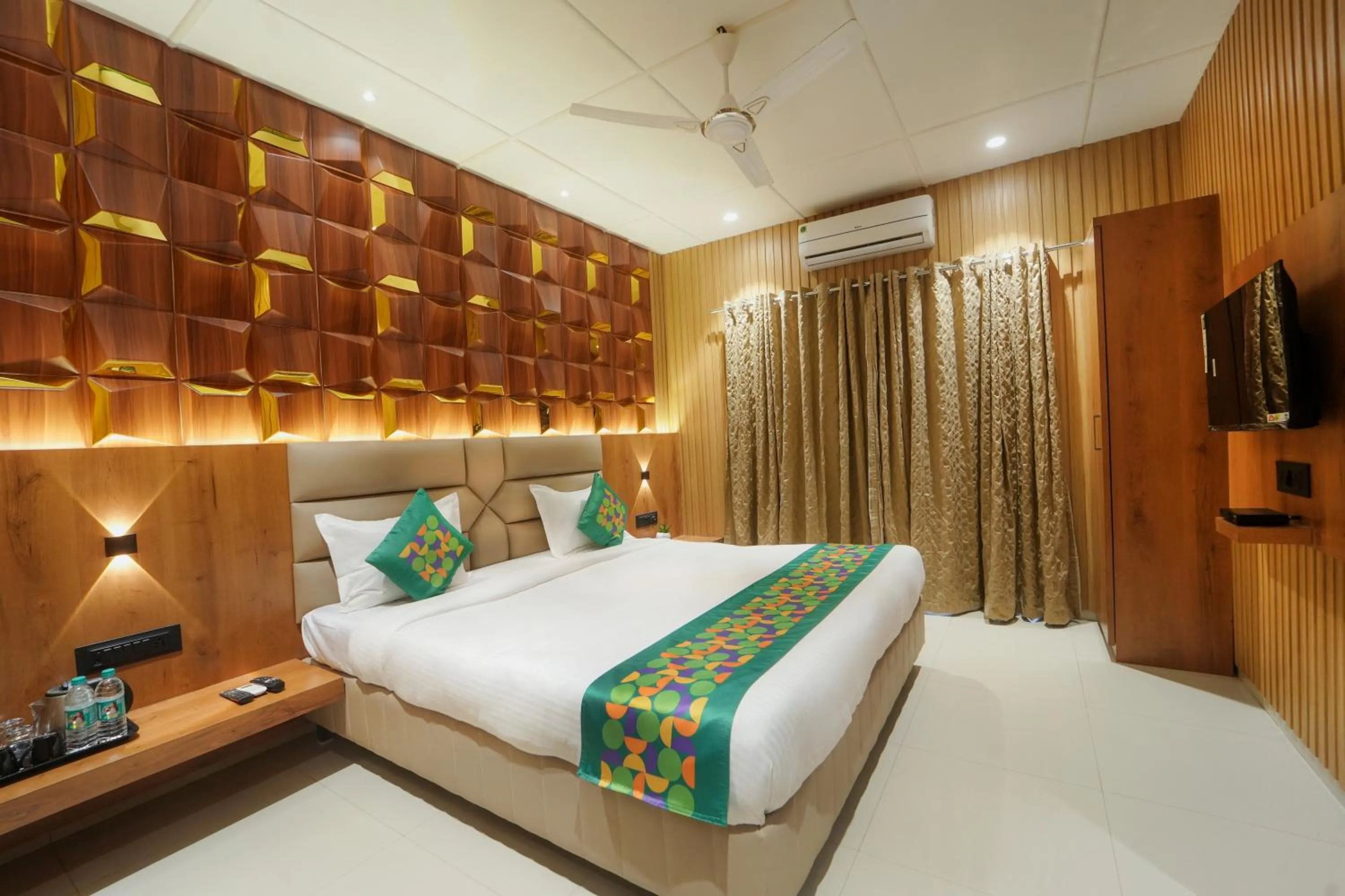 Bedroom, Bed in Treebo Iceberg