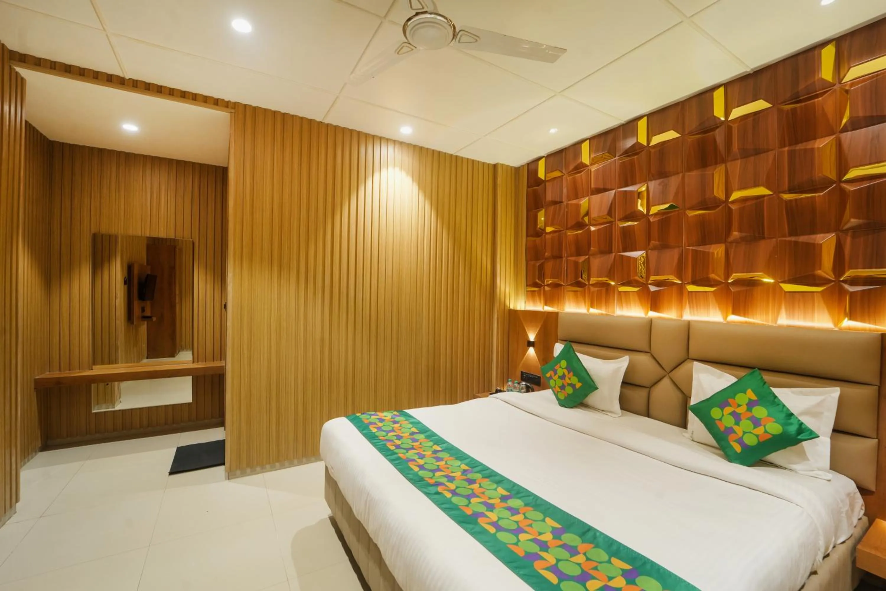 Bedroom, Bed in Treebo Iceberg