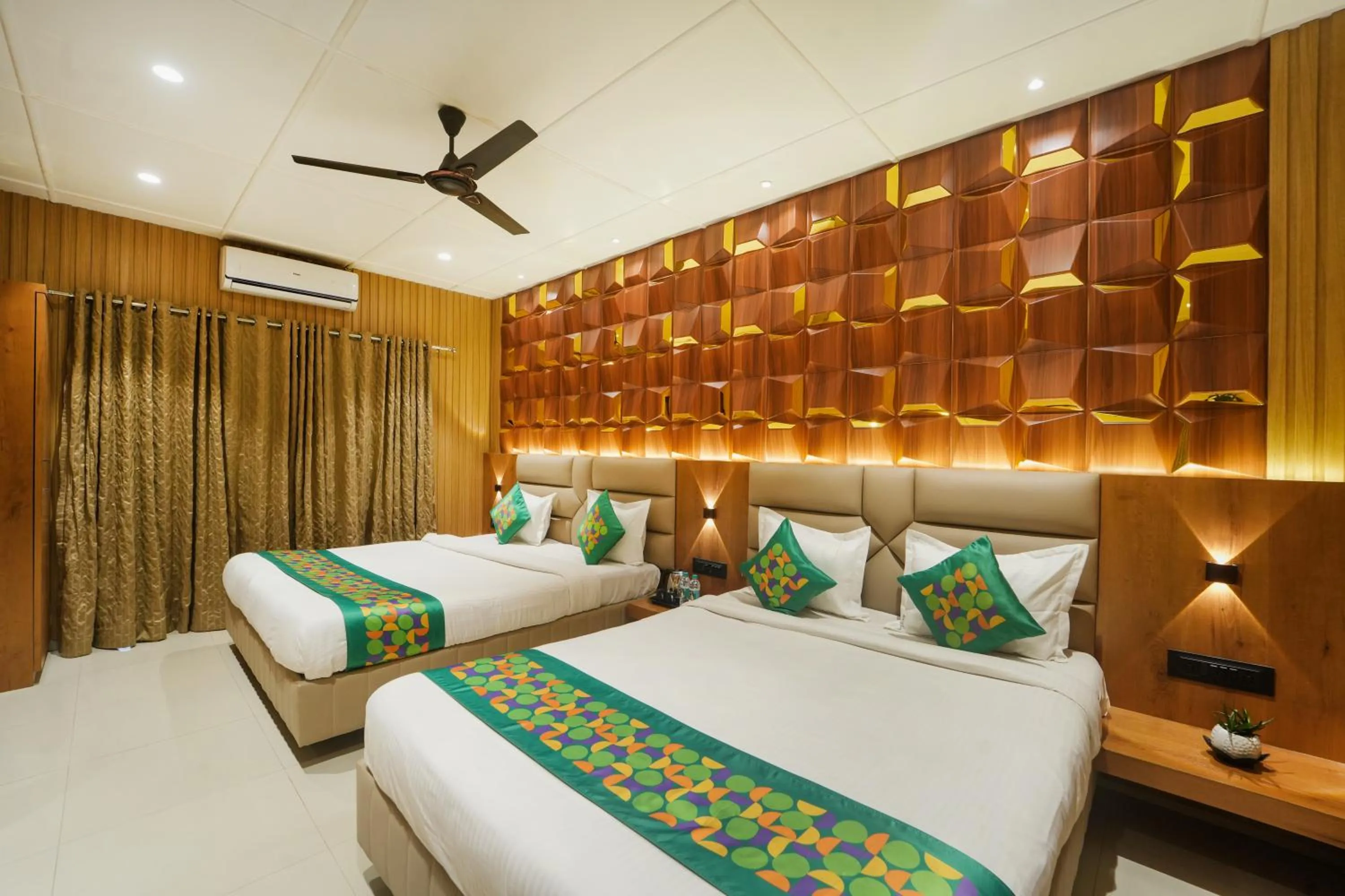 Bedroom, Bed in Treebo Iceberg