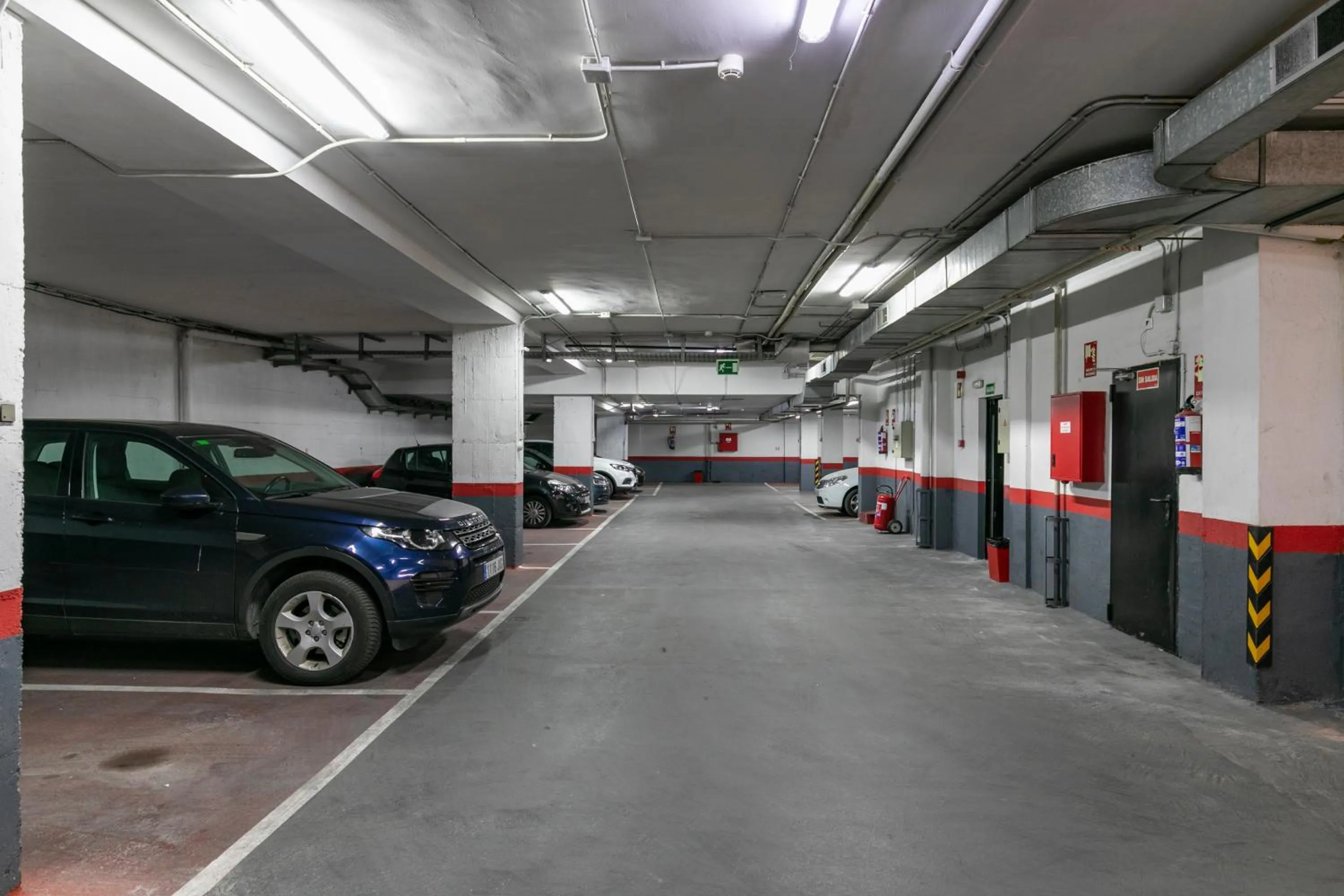 Parking in H-A Aparthotel Hotel Quo