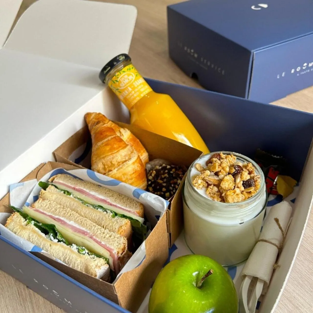 Breakfast in H-A Aparthotel Hotel Quo