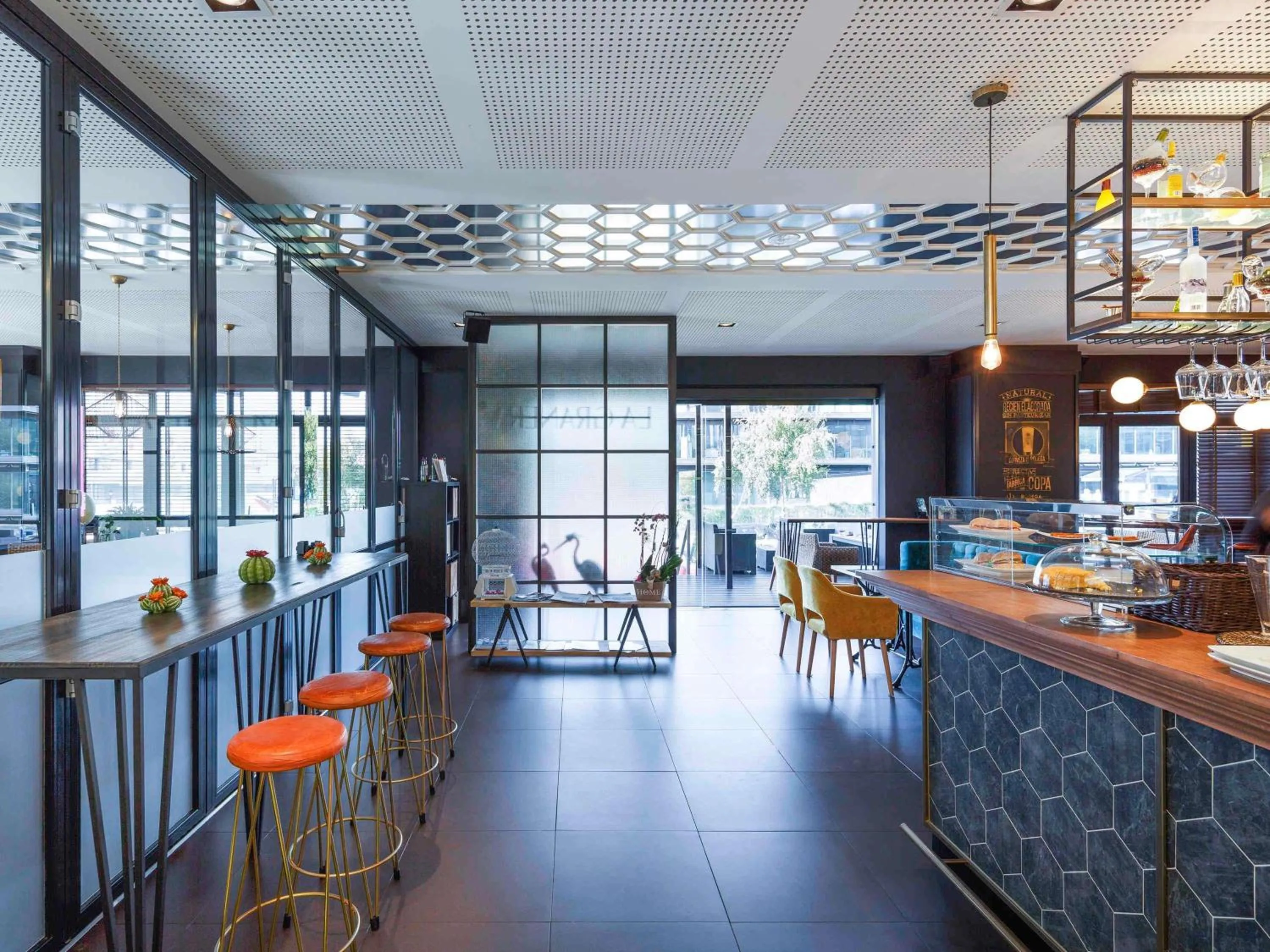 Lounge or bar in Ibis Styles A Coruna