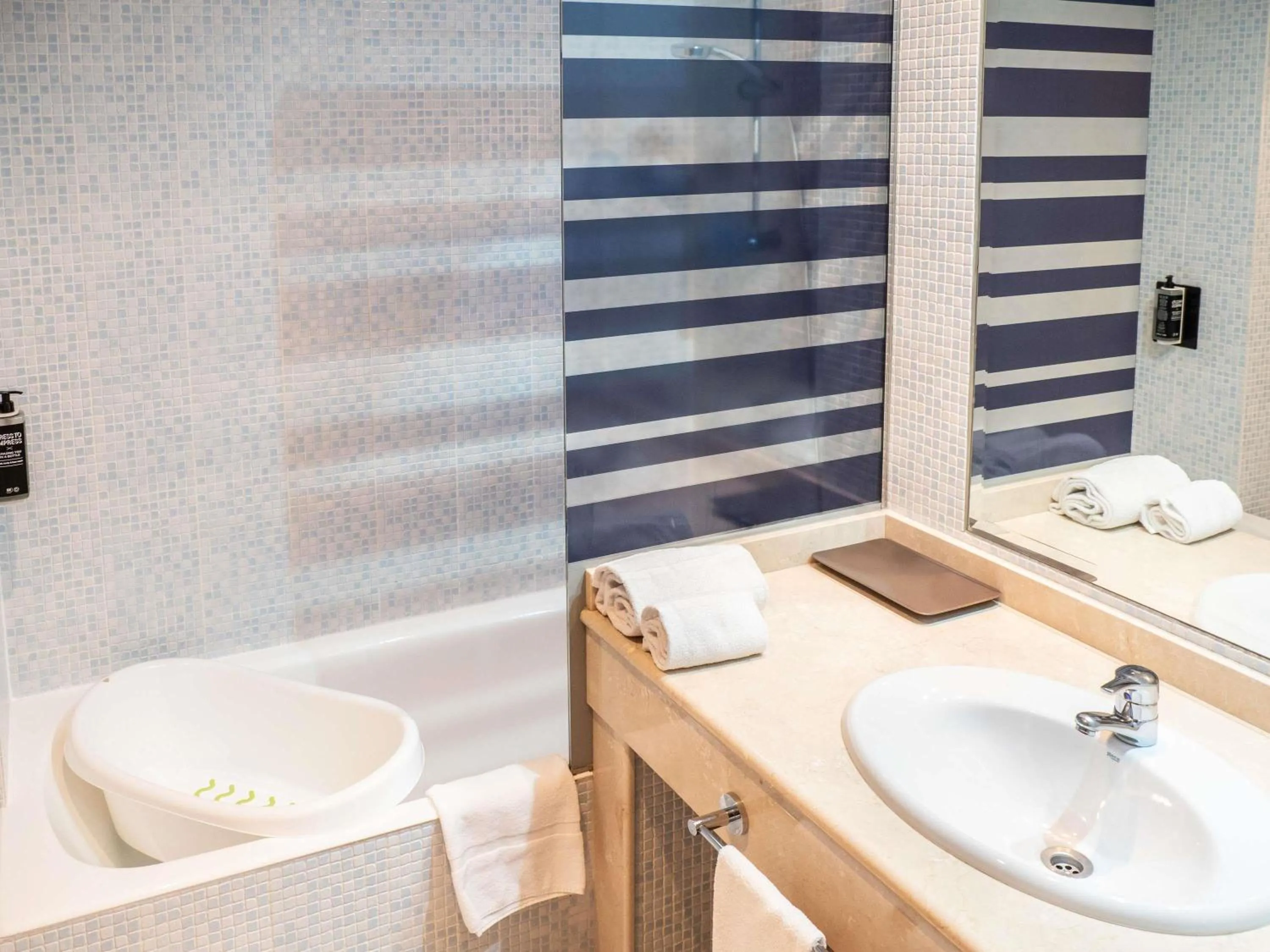 Bedroom in Ibis Styles A Coruna