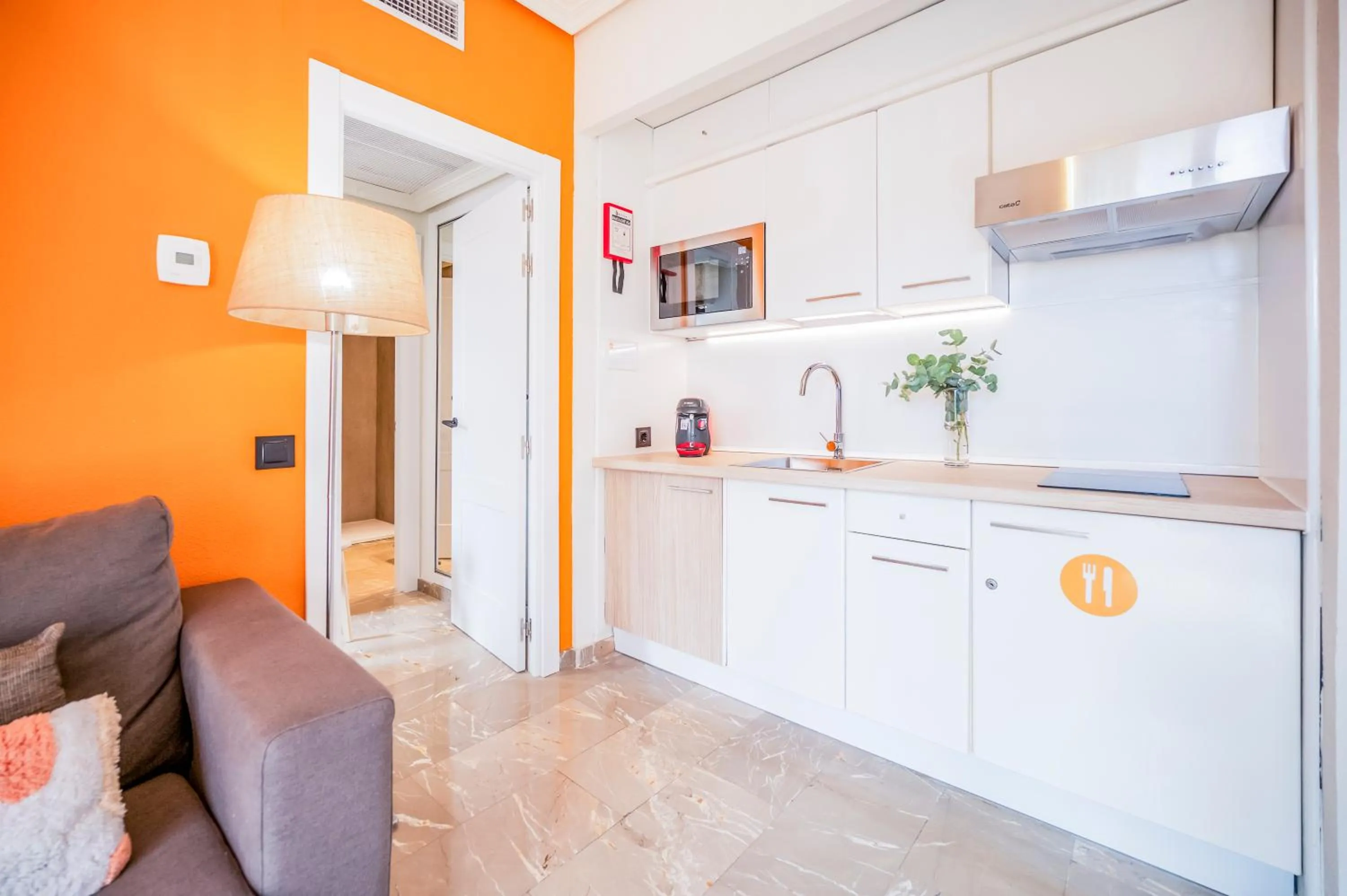 Kitchen or kitchenette in Apartamentos G3 Galeon