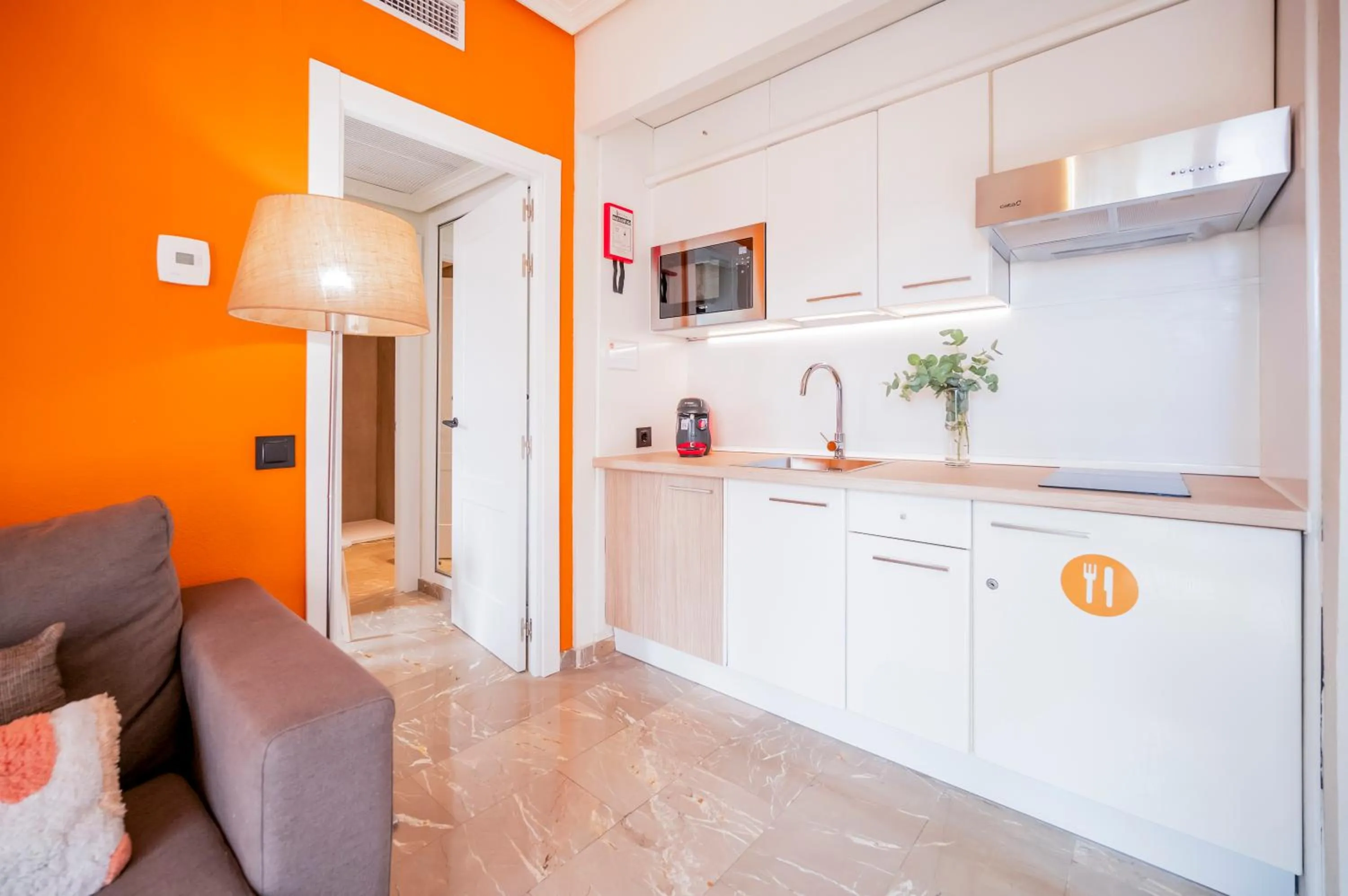 Kitchen or kitchenette in Apartamentos G3 Galeon