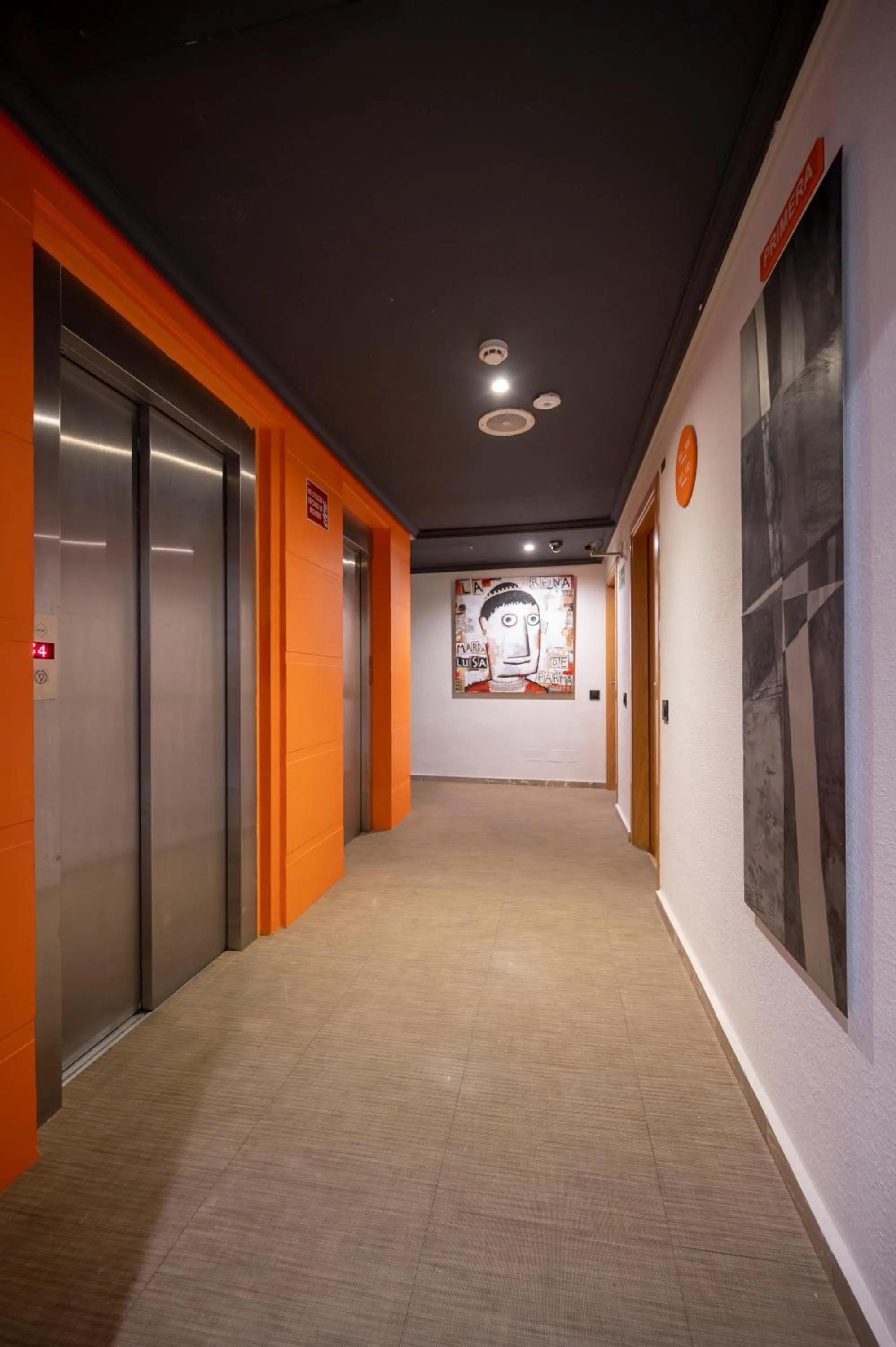 elevator in Apartamentos G3 Galeon