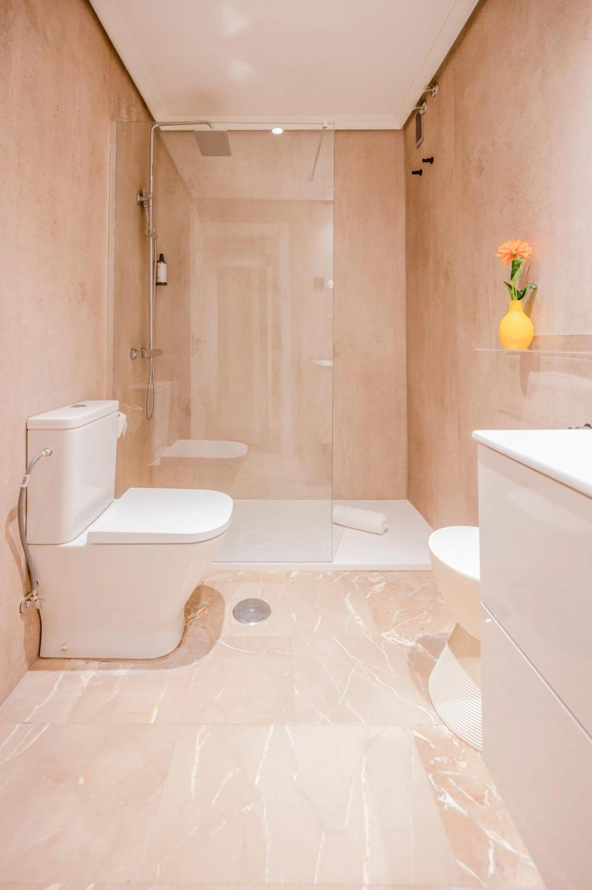 Shower in Apartamentos G3 Galeon