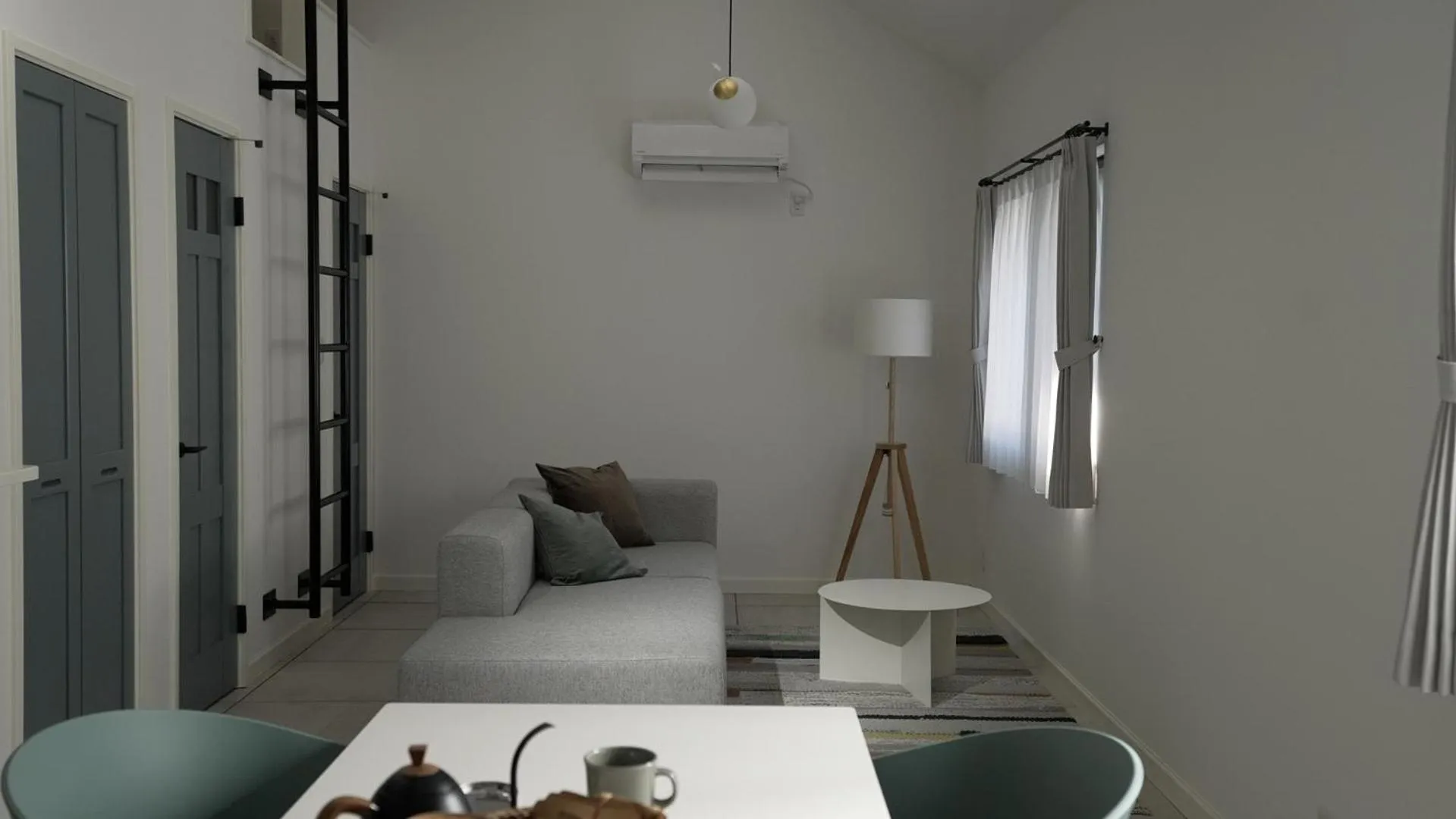 Living room, Bed in COFFEE HOTEL Soundwave