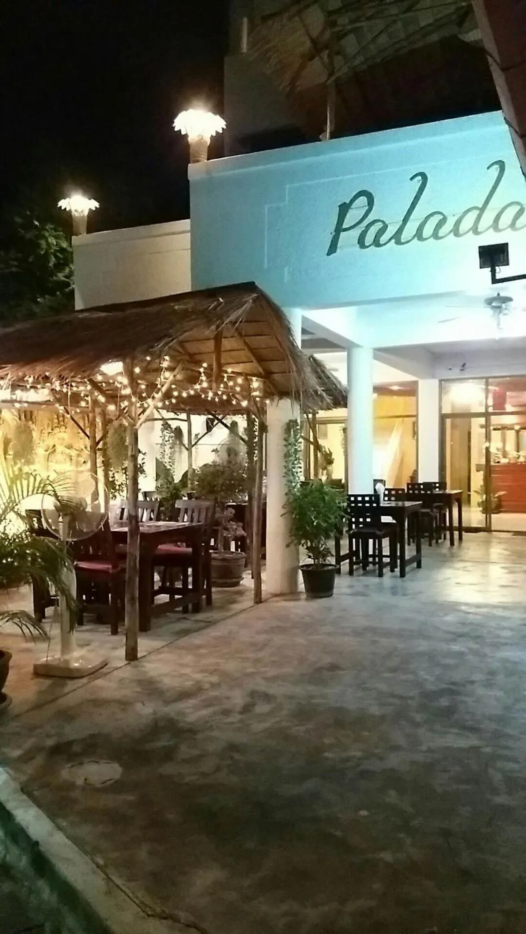 Restaurant/places to eat in Palada Guest house