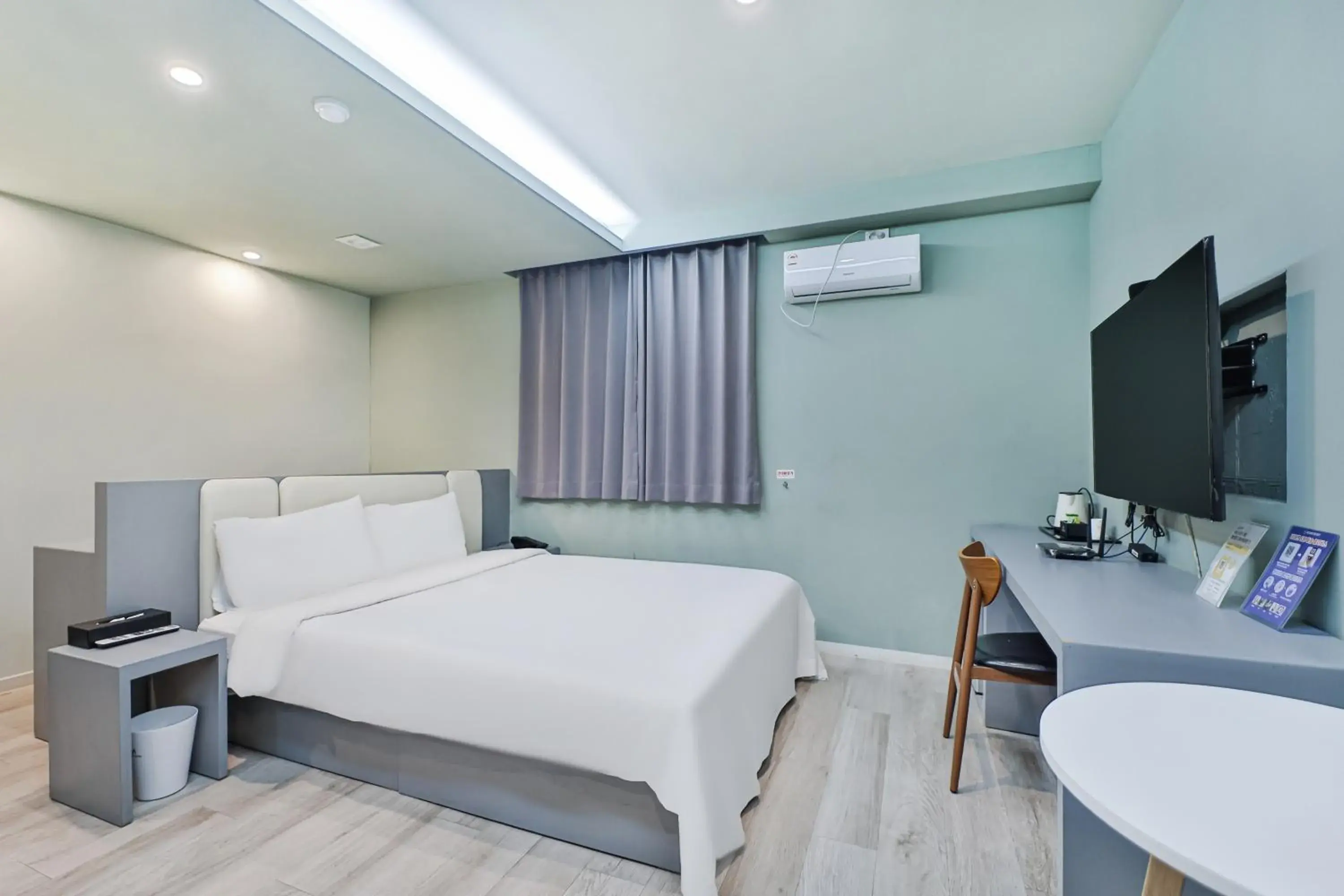 Superior Double Room in Sloth Hotel Busan Seomyeon Superior Double Room in Sloth Hotel Busan Seomyeon