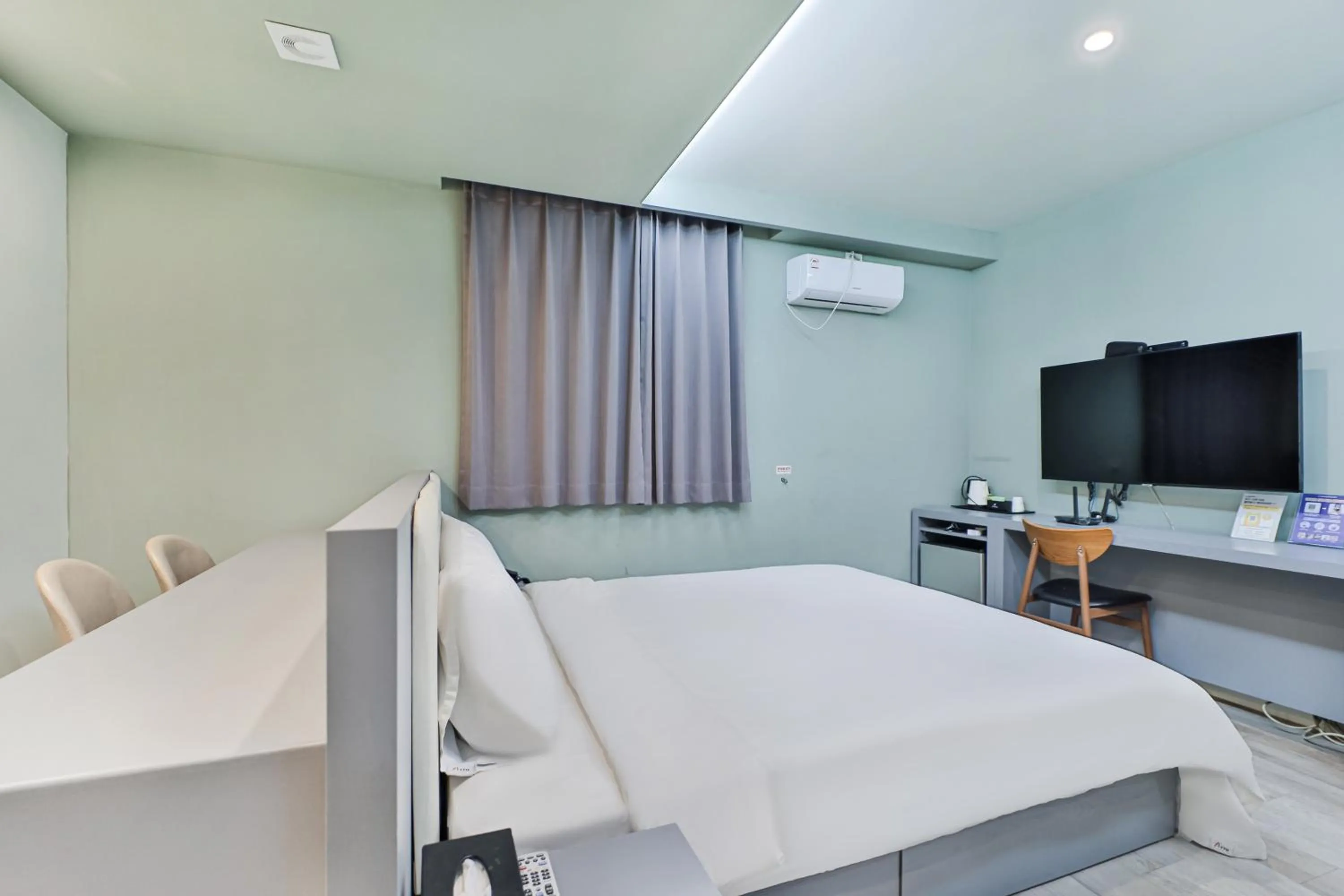 Decorative detail, Bed in Sloth Hotel Busan Seomyeon