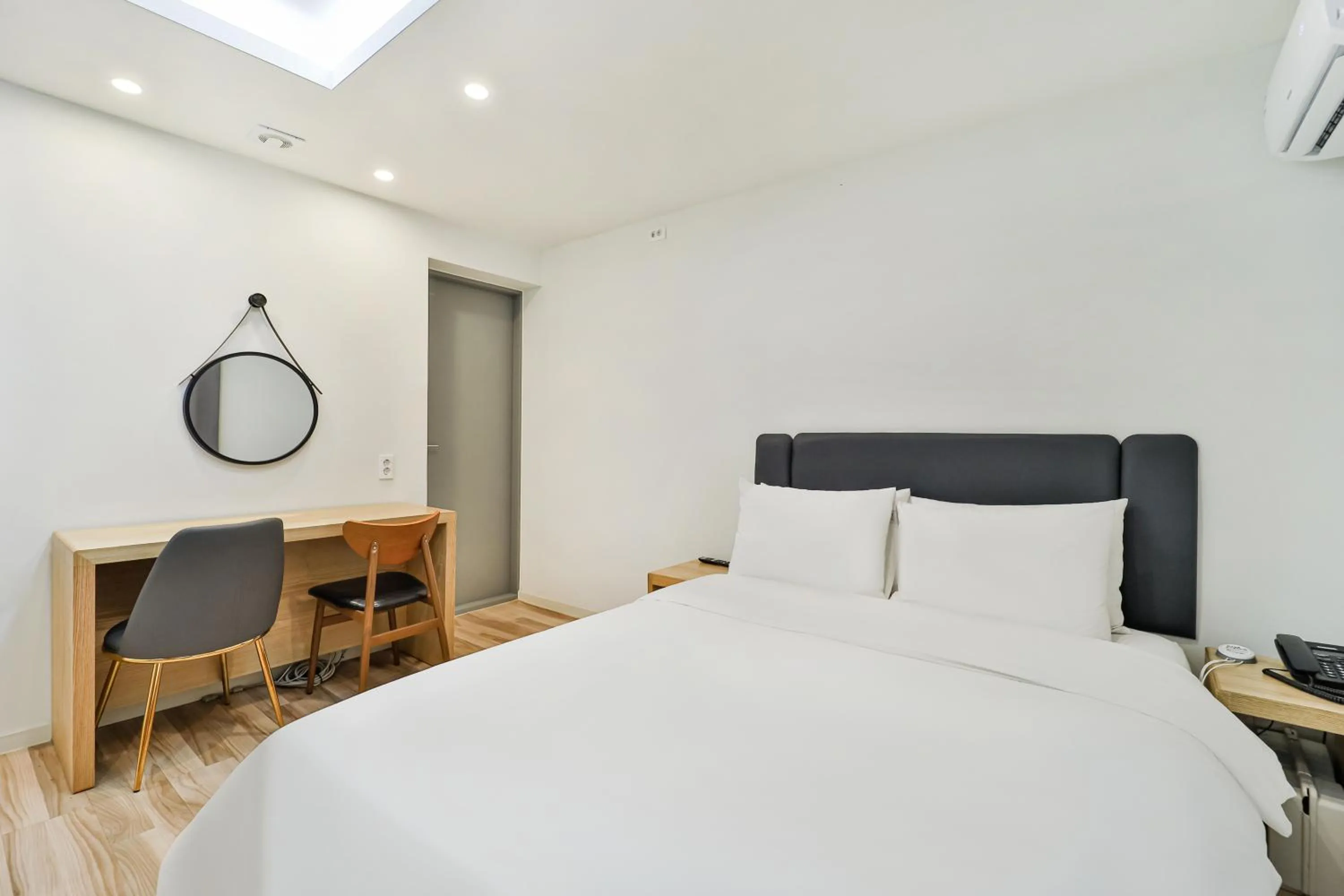 Decorative detail, Bed in Sloth Hotel Busan Seomyeon