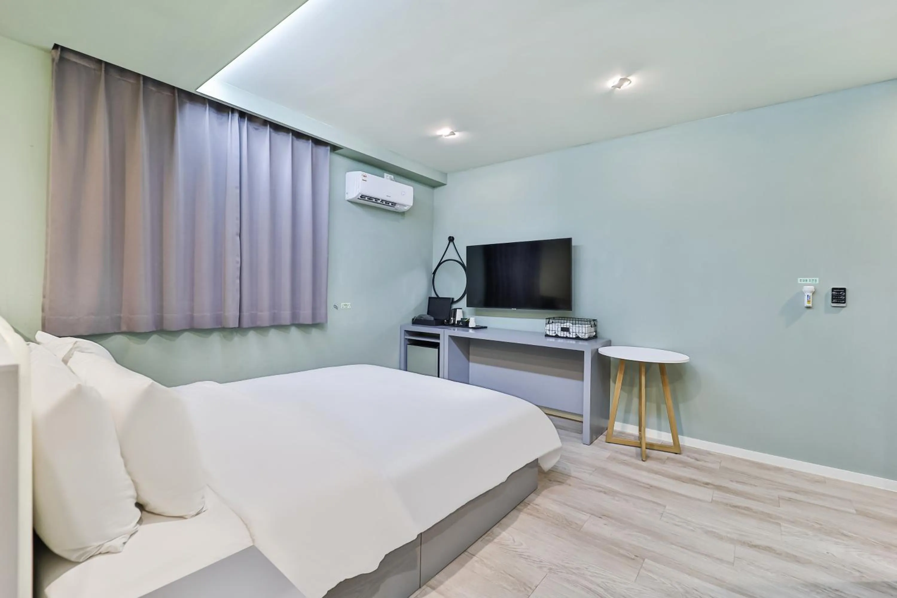 Decorative detail, Bed in Sloth Hotel Busan Seomyeon