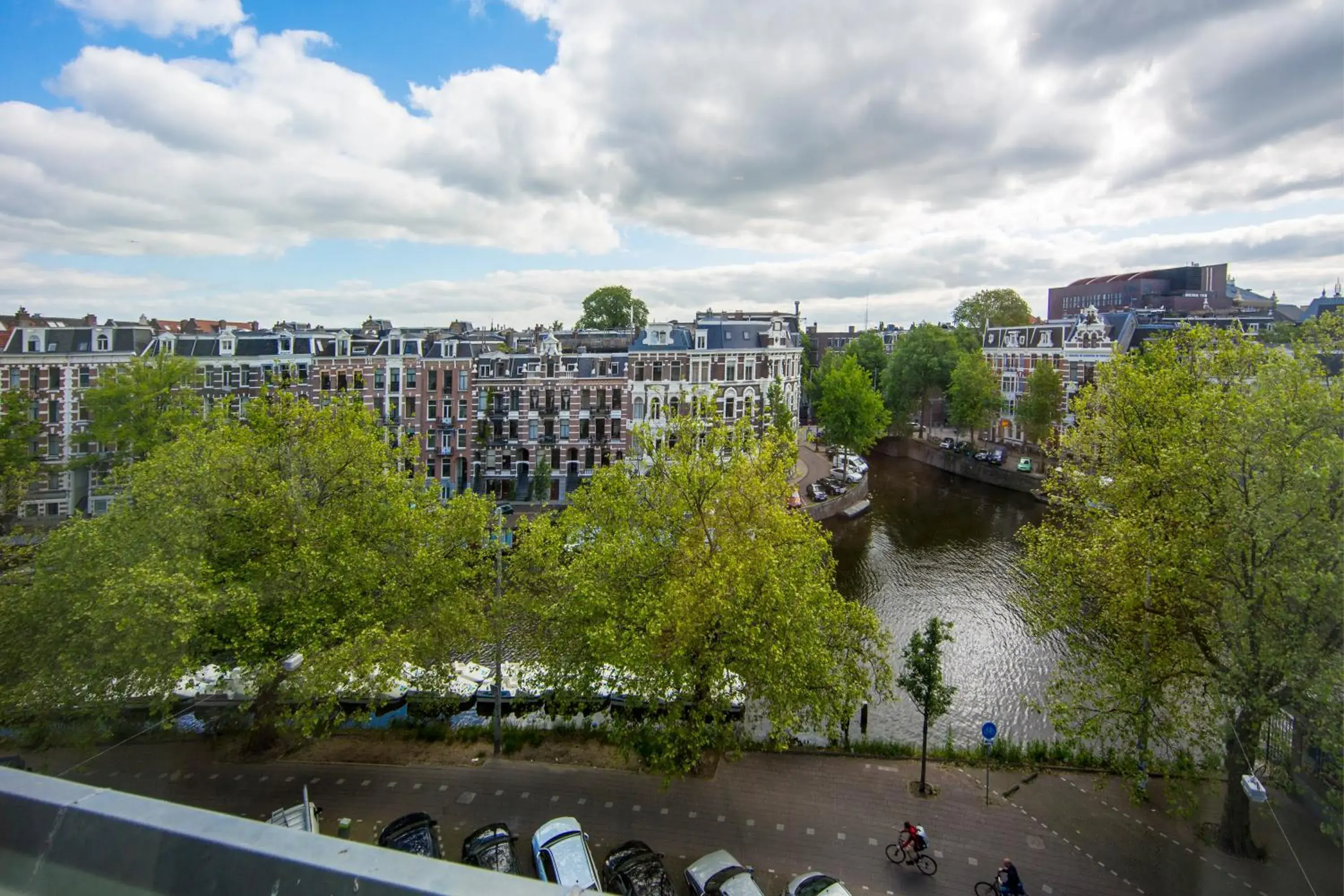 Small Double Room with Canal View in No. 377 House Small Double Room with Canal View in No. 377 House