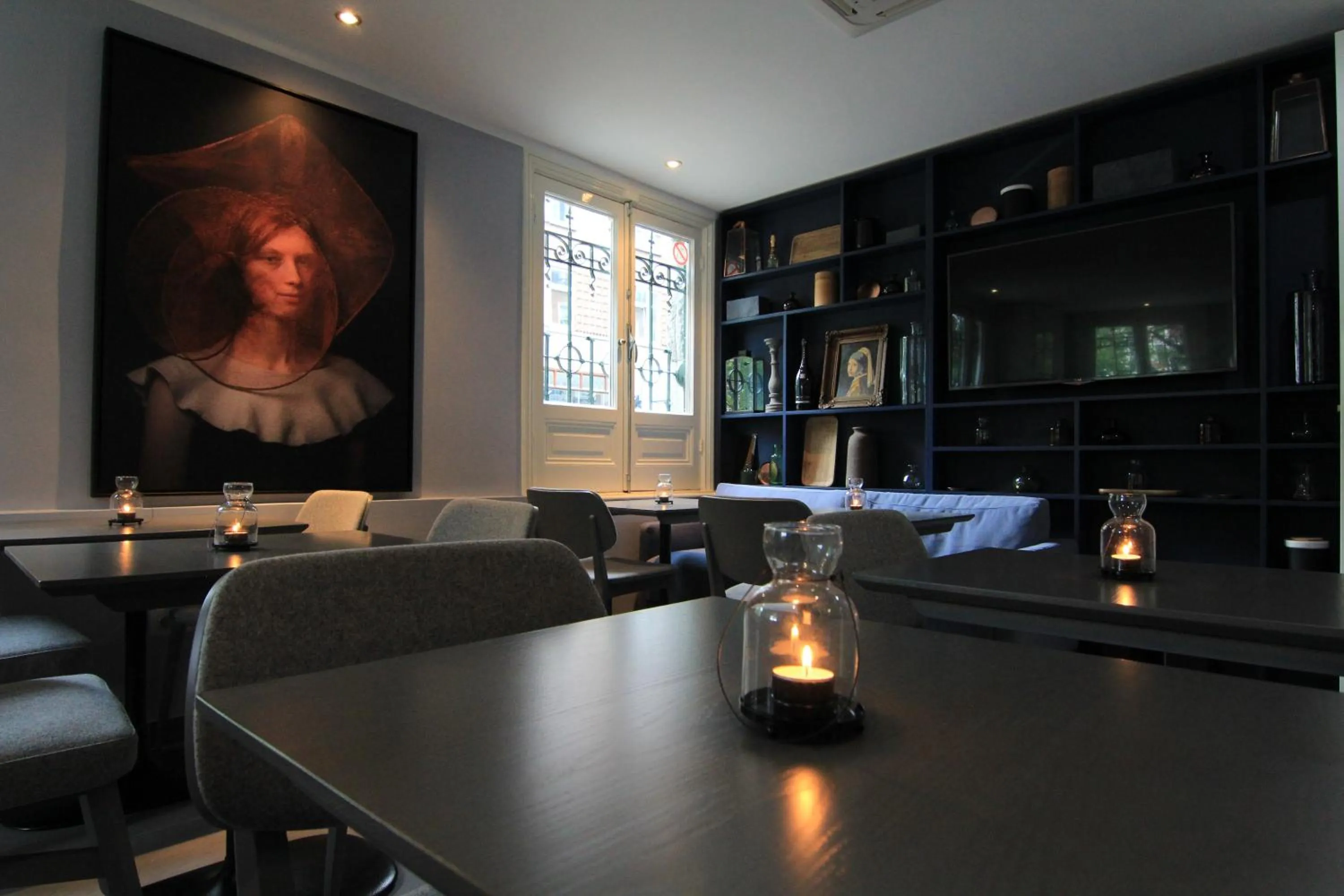 Restaurant/places to eat in No. 377 House