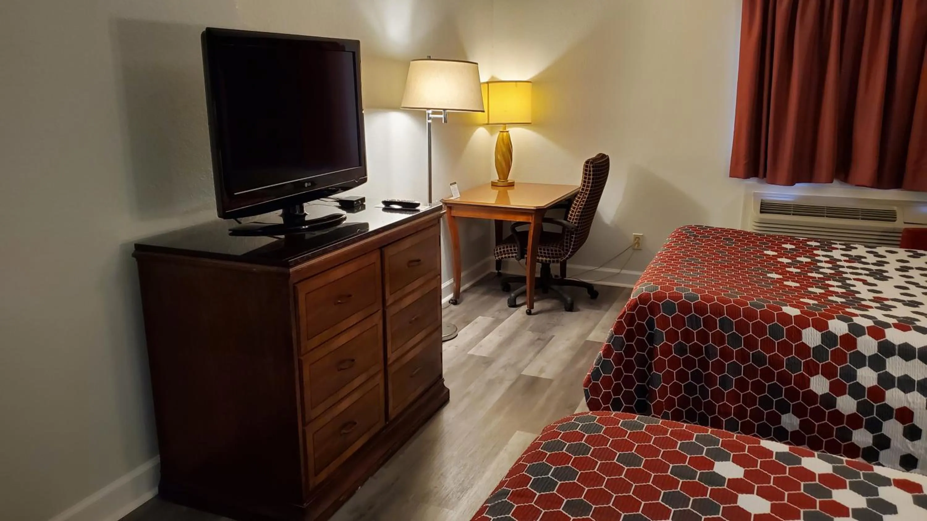 Bed in Stonewood Inn & Suites of Carrollton - Smithfield