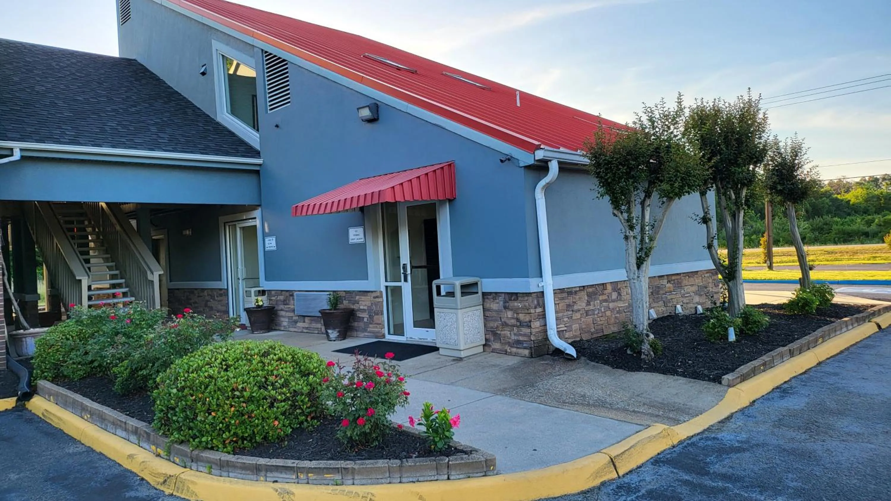 Property building in Stonewood Inn & Suites of Carrollton - Smithfield