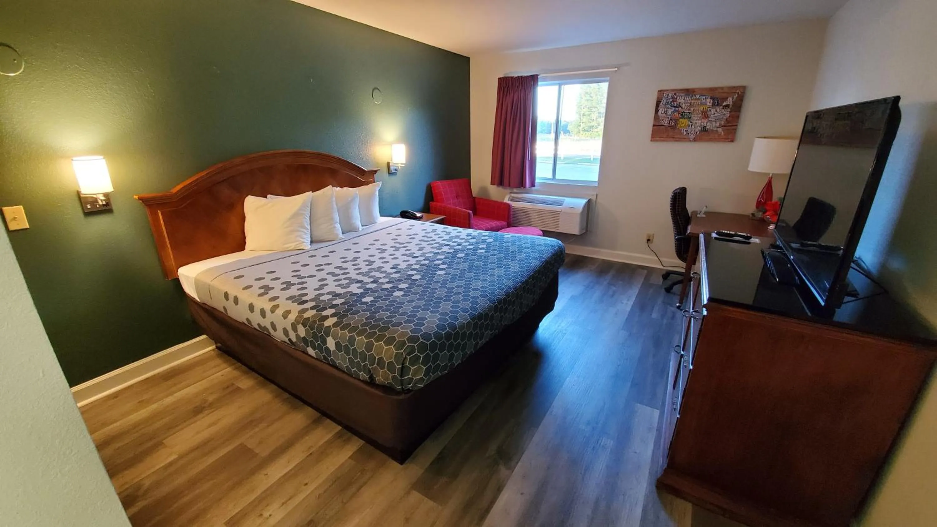 Bed in Stonewood Inn & Suites of Carrollton - Smithfield